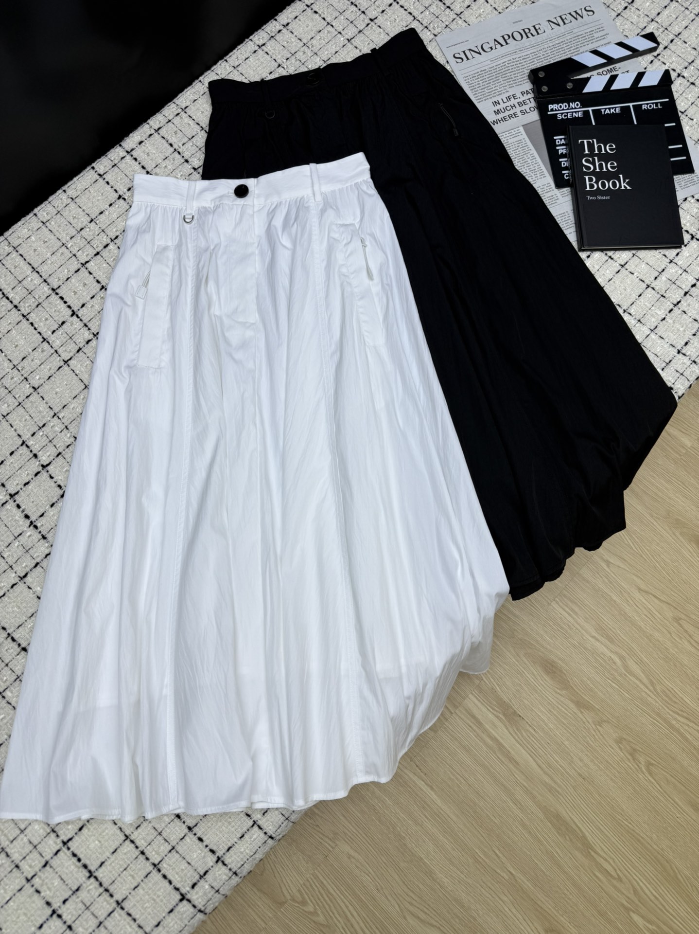 NO:418122,Excellent tailoring 25ss minimalist A-version skirt with a full tone, very umbrella design, very inclusive, cover the hips and make you look slim, what kind of hips are wide, the hips are not good, the thighs are thick, all the thighs are covered, neat and slim and versatile, all kinds of tops are very generous, rest assured, two-color SML, skirts, alexander wang19860909超赞的剪裁 25ss 极简风A版设计半裙 腔调感足足的 伞型设计很好穿 包容性很大 遮胯显瘦 什么胯宽 臀型不好 大腿粗通通给你遮住 利落显瘦又百搭各种上衣 非常大气 放心入 两色SML,,skirts,alexander wang,Women's clothing