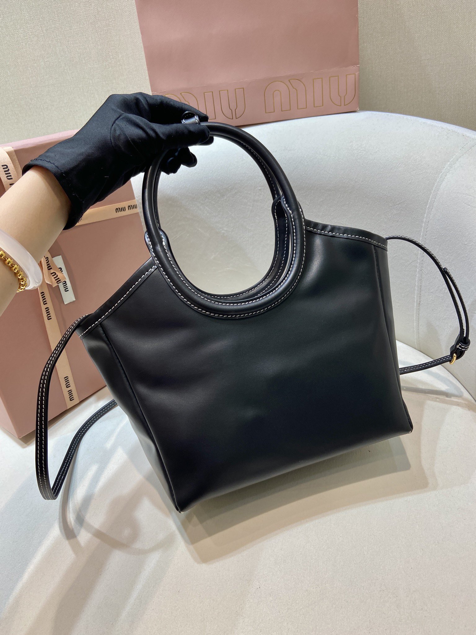 Elegant Leather Tote Bag with Adjustable Strap - Perfect for Everyday Use 5 i1749103380 8056 3