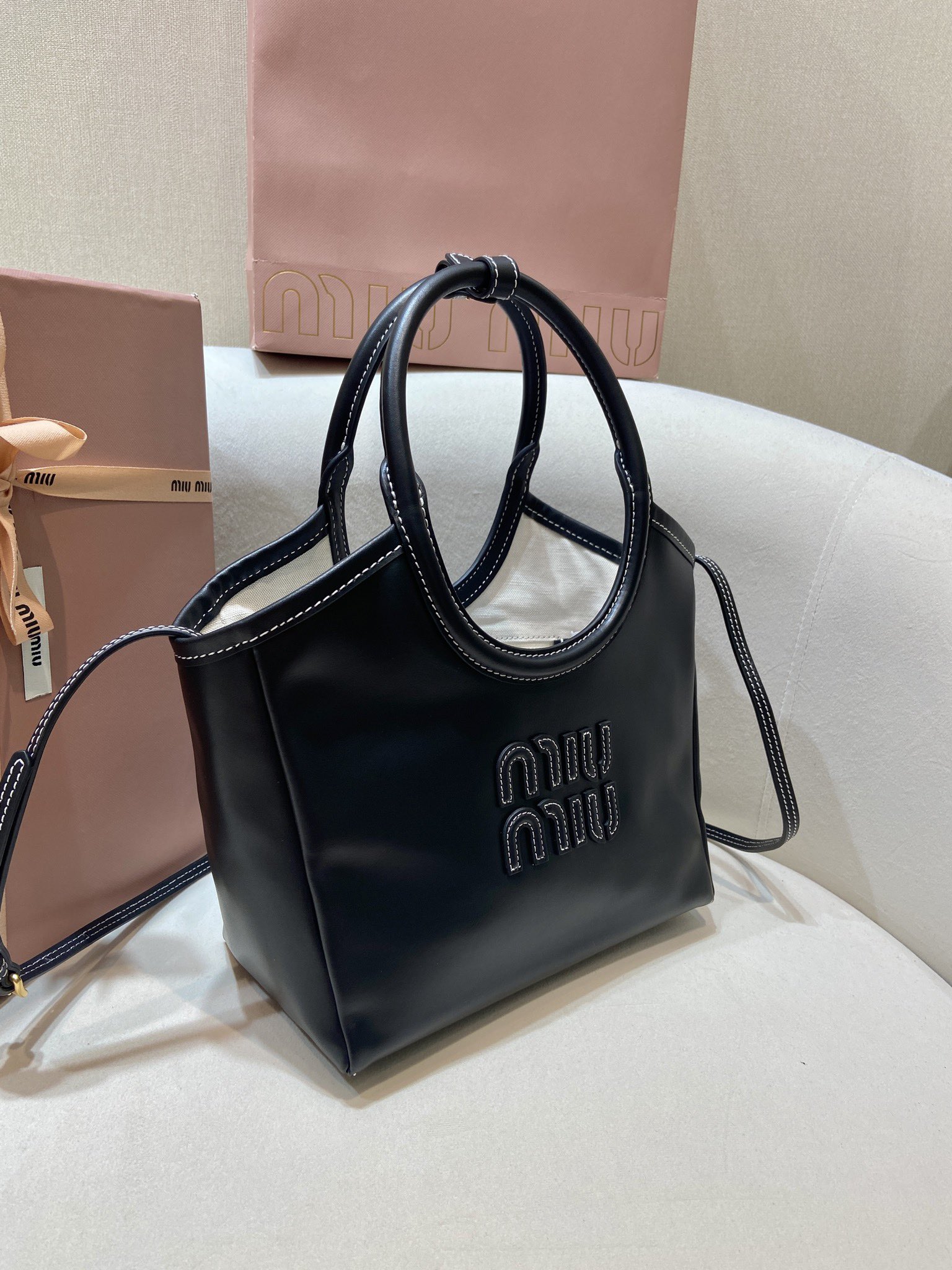 Elegant Leather Tote Bag with Adjustable Strap - Perfect for Everyday Use 3 i1749103380 9144 1