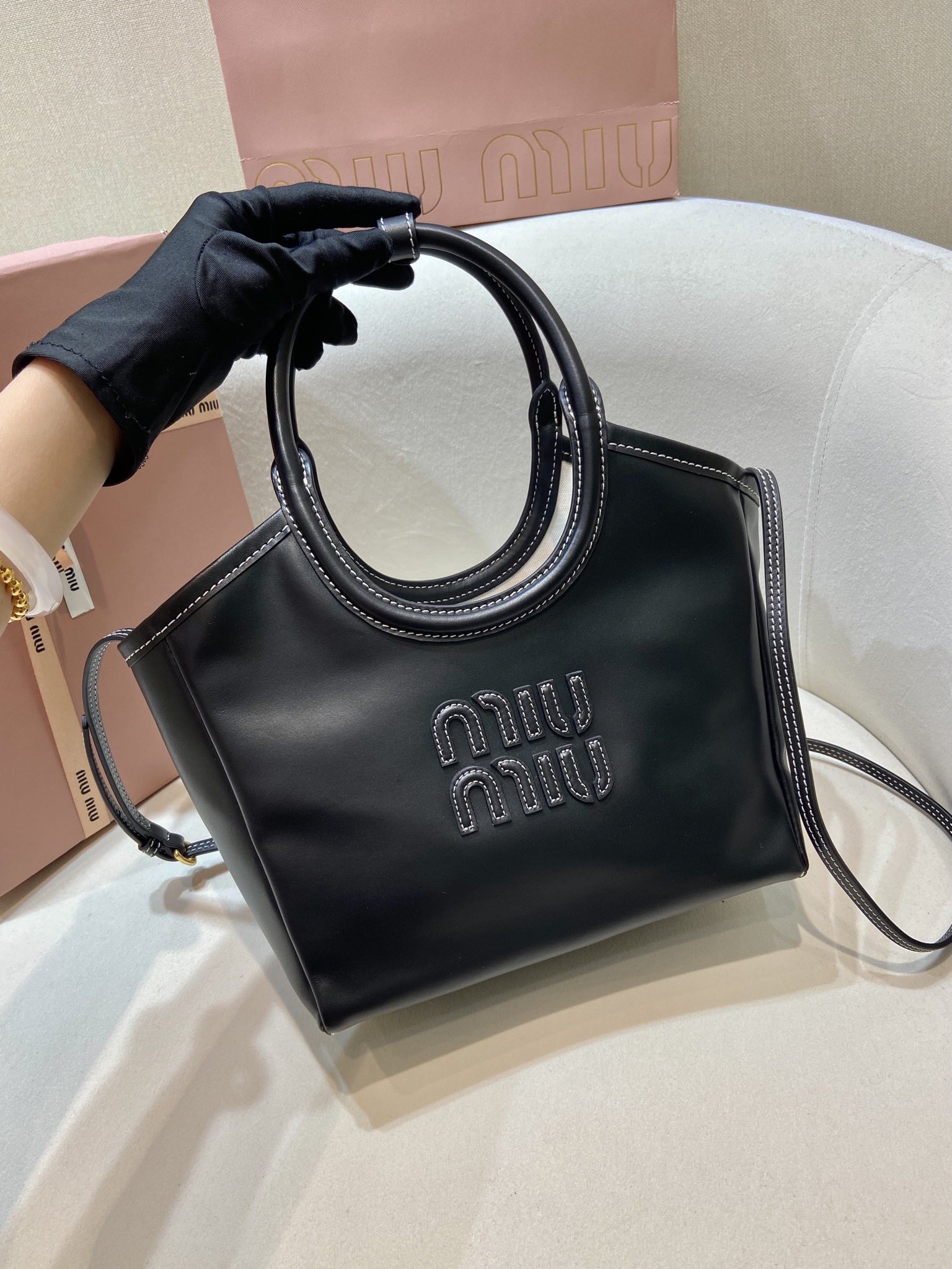 Elegant Leather Tote Bag with Adjustable Strap - Perfect for Everyday Use 4 i1749103380 9974 2