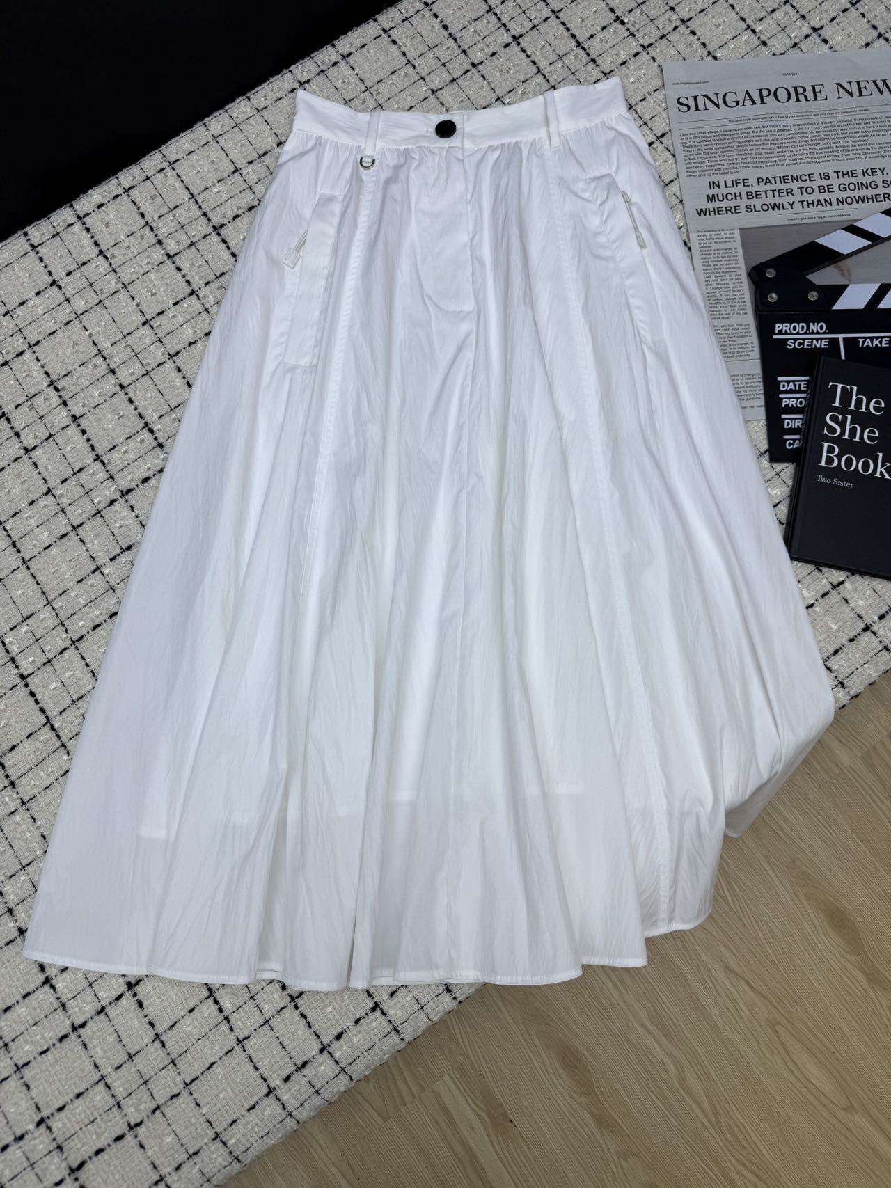 NO:418140,Excellent tailoring 25ss minimalist A-version skirt with a full tone, very umbrella design, very inclusive, cover the hips and make you look slim, what kind of hips are wide, the hips are not good, the thighs are thick, all the thighs are covered, neat and slim and versatile, all kinds of tops are very generous, rest assured, two-color SML, skirts, alexander wang19860909超赞的剪裁 25ss 极简风A版设计半裙 腔调感足足的 伞型设计很好穿 包容性很大 遮胯显瘦 什么胯宽 臀型不好 大腿粗通通给你遮住 利落显瘦又百搭各种上衣 非常大气 放心入 两色SML,,skirts,alexander wang,Women's clothing