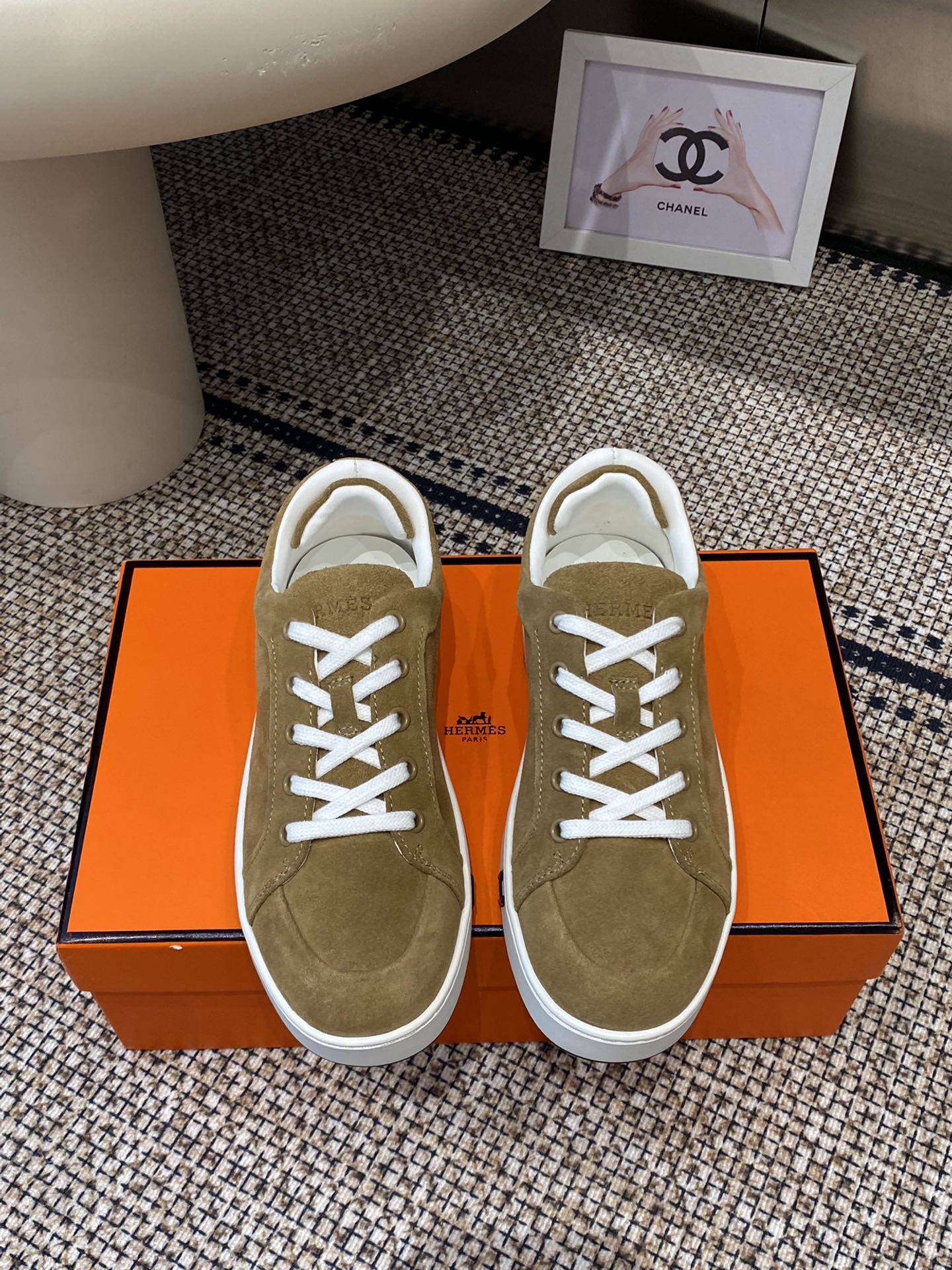 NO:511940,Women and men Hermes couples H-lace-up thick-soled sports shoes, top quality, extreme craftsmanship, and new products are simultaneously launched in the counter. Every detail of the shoes is particularly attentive, quite eye-catching, and the elegant splicing elements highlight the outstanding temperament!  The fashionable flying lace-up method adds a casual atmosphere. The exquisite lines can invisibly better reflect the family design language, interspersed with exquisite lines, perfectly fit the foot shape, naturally outline the fashionable outline, achieve visual impact effect, and fully interpret a different sports style!  Imported fabric cowhide/Yangjing/foot-pad mixed sheepskin, comfortable feet, ip tpu big sole, seamless combination of German technical irradiation machine, lightweight, high elastic, non-slip and wear-resistant!  Original box packaging Size35-45 (for women 40 men 46 customized), casual shoes/sports shoes, hermes, hermes, sneakers, cowhide, sheepskin, sheep19860909女男 Hermes爱马仕情侣款H系带厚底运动鞋板鞋 顶级品质 工艺极致,同步专柜上新.鞋子的每一个细节都特别用心,相当惹眼,雅致的拼接元素,凸显不俗的气质！ 时尚飞织系带方式,增添休闲的气息,精致的线条,无形之中能够更好体现出家族式的设计语言,穿插精致的线条,完美契合脚型,自然的勾勒出时尚的轮廓,达到视觉上的冲击效果,充分演绎不一样的运动风格！ 面料进口牛皮/羊京/垫脚混种羊皮,脚感舒适,ip tpu 大底,德国技术照射机无缝组合 轻便高弹,防滑耐磨！原盒包装 Size35-45（女40男46定做）,休闲鞋/运动鞋,hermes,hermes,sneakers,cowhide,sheepskin,sheep,Women's Shoes