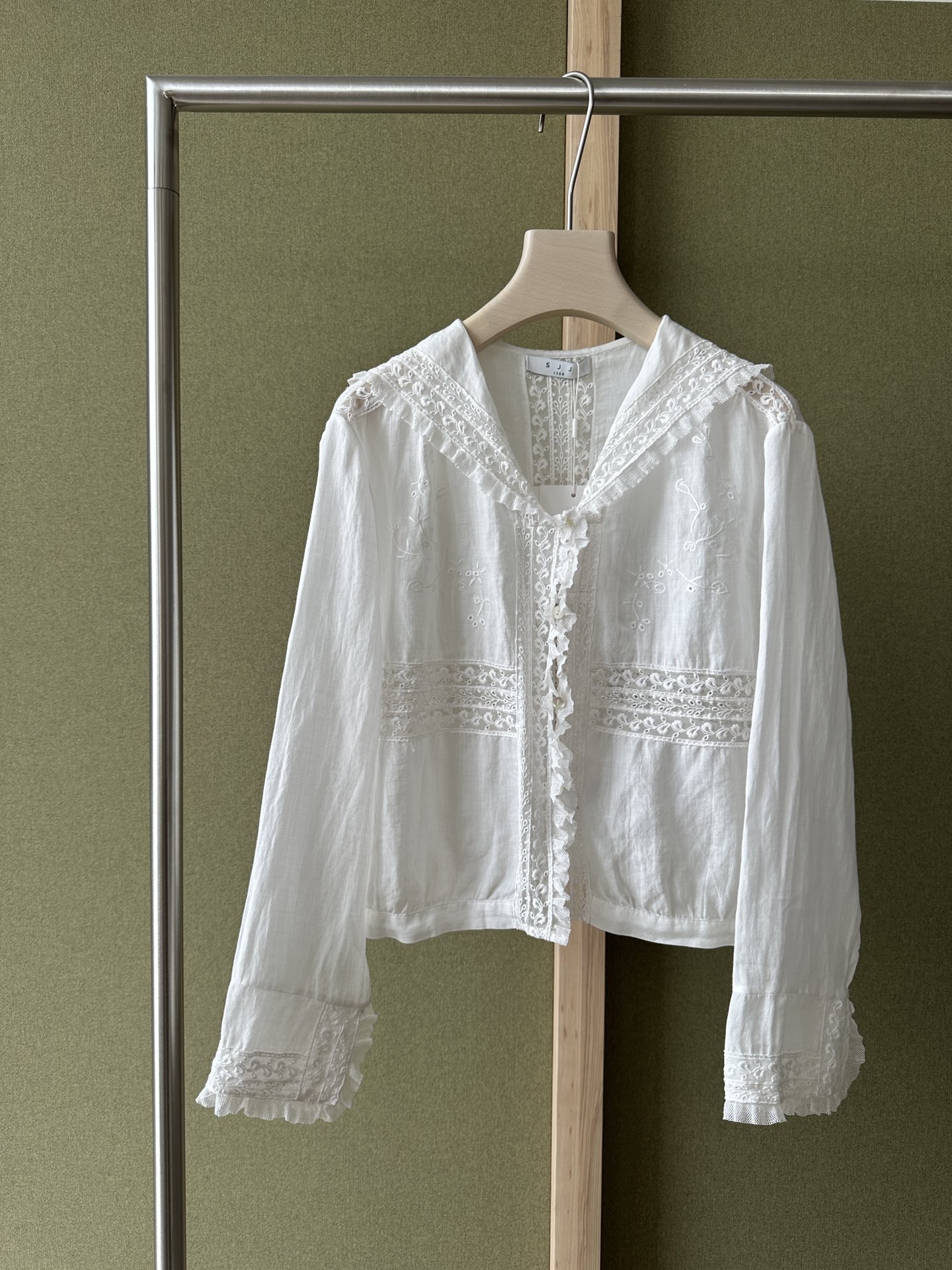 NO:418002,YS ｜New Summer Collection Linen embroidered hollow jacquard Very heavy-duty shirt jacket Navy collar loves so much SML, Jackets & coats,shirts,alexander wang19860909YS ｜New Summer Collection 亚麻刺绣镂空提花 很重工的衬衫外套 海军领太爱了  SML,,jackets & coats,shirts,alexander wang,Women's clothing