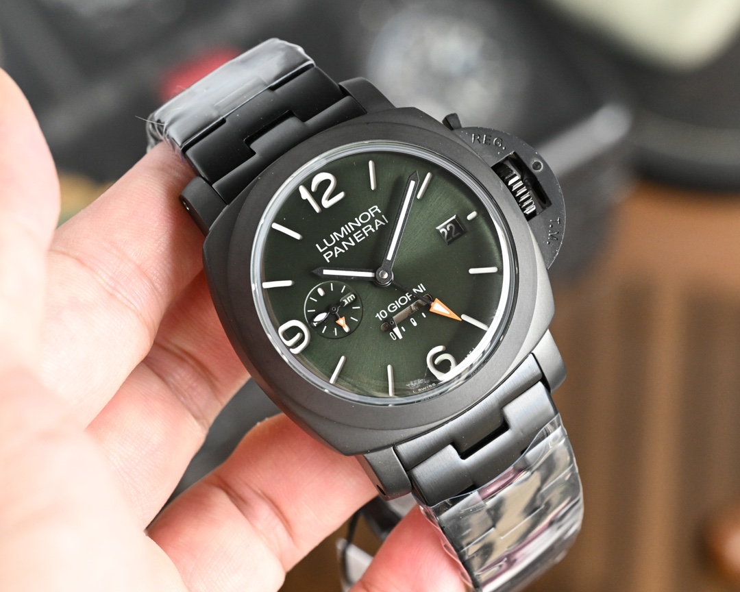 NO:393743,New [V7 version exclusive premiere] Panerai - The newly launched true kinetic energy series, using Suer-LumiNova luminous coating, makes this luminous green burning, as if it is a luminous gravity that leads people to pass through the time tunnel under the sea, interpreting Panerai's unique Italian green light aesthetics. The carbon fiber composite material is made of, the watch is equipped with an AISI316L matte stainless steel case, screw-in back, a one-way rotating bezel with scale time marks, and a legendary crown and bridge protection device unique to Panerai; it is equipped with the latest mechanical movement developed by the V7 factory, with date display,19860909新款【V7版本独家首映】沛纳海-新推出的真动能系列,采用Suer-LumiNova夜光涂层,都让这抹夜光绿灼灼不熄,仿佛是一股夜光引力,引人穿过海底的时光隧道,诠释沛纳海的独特意式绿光美学.碳纤维复合材质,腕表配备AISI316L磨砂精钢表壳,旋入式表背,饰有刻度时标的单向旋转表圈,以及沛纳海特有,且荣获专利的传奇性表冠护桥装置；搭载V7工厂最新研发的机械机芯,具备日期显示,,Watch