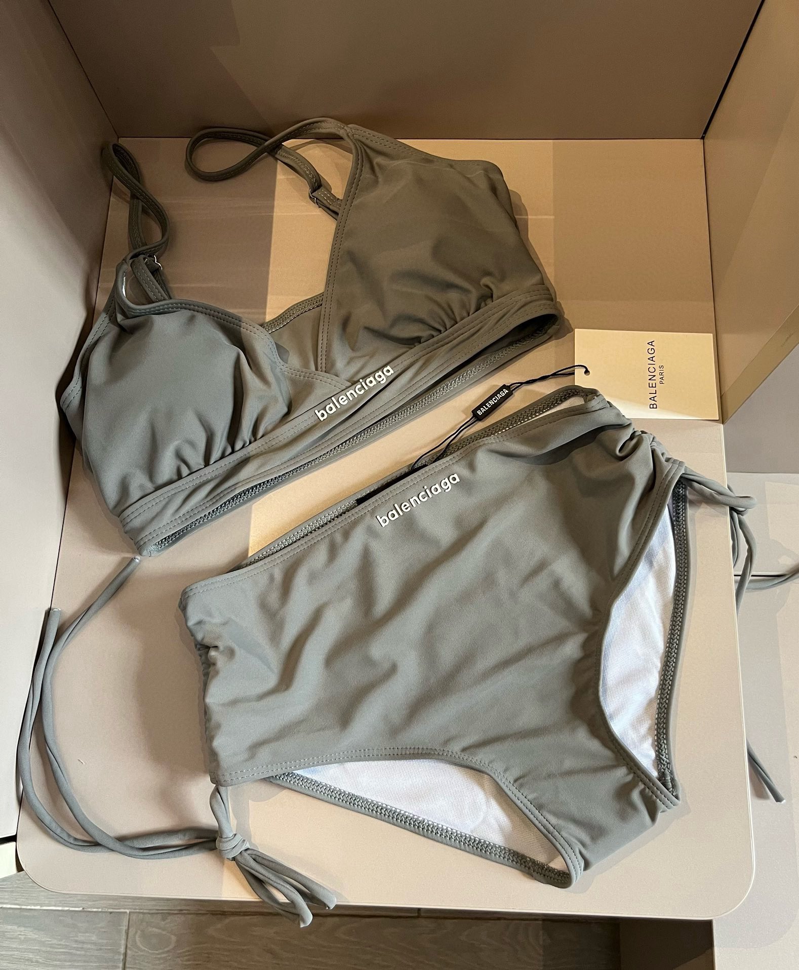 NO:374554,Balenciaga sports suit bikini, simple and atmospheric, S M L XL swimsuits, swimsuits, swimsuits, bikinis, balenciaga, balenciaga, swimsuits, bikinis19860909 巴黎世家balenciaga运动套装比基尼,简约大气,S M L XL泳衣泳裤比基尼,泳衣，泳裤，比基尼,balenciaga,balenciaga,swimsuits,bikinis,accessory