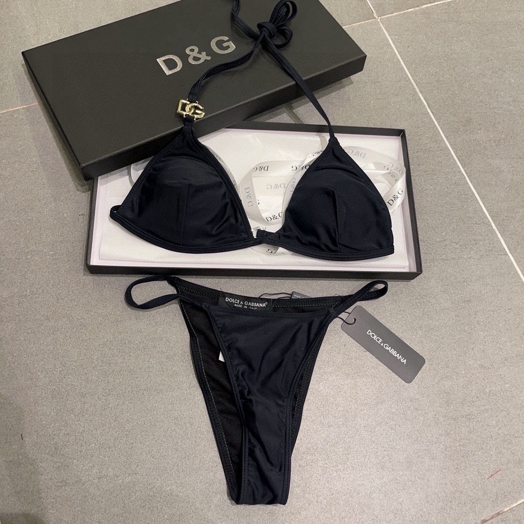 NO:374559,DG Bikini is super good!  It is released simultaneously in major counters, and it naturally presents a fashionable feeling!  Very age-reducing and youthful. S M L swimsuits, swimming trunks, bikinis, swimsuits, swimming trunks, bikinis19860909 DG比基尼 上身超级棒！同步各大专柜发售,自然而然呈现时尚感！十分减龄,具有年轻活力. 码数S M L泳衣泳裤比基尼,泳衣，泳裤，比基尼,swimsuits,bikinis,accessory