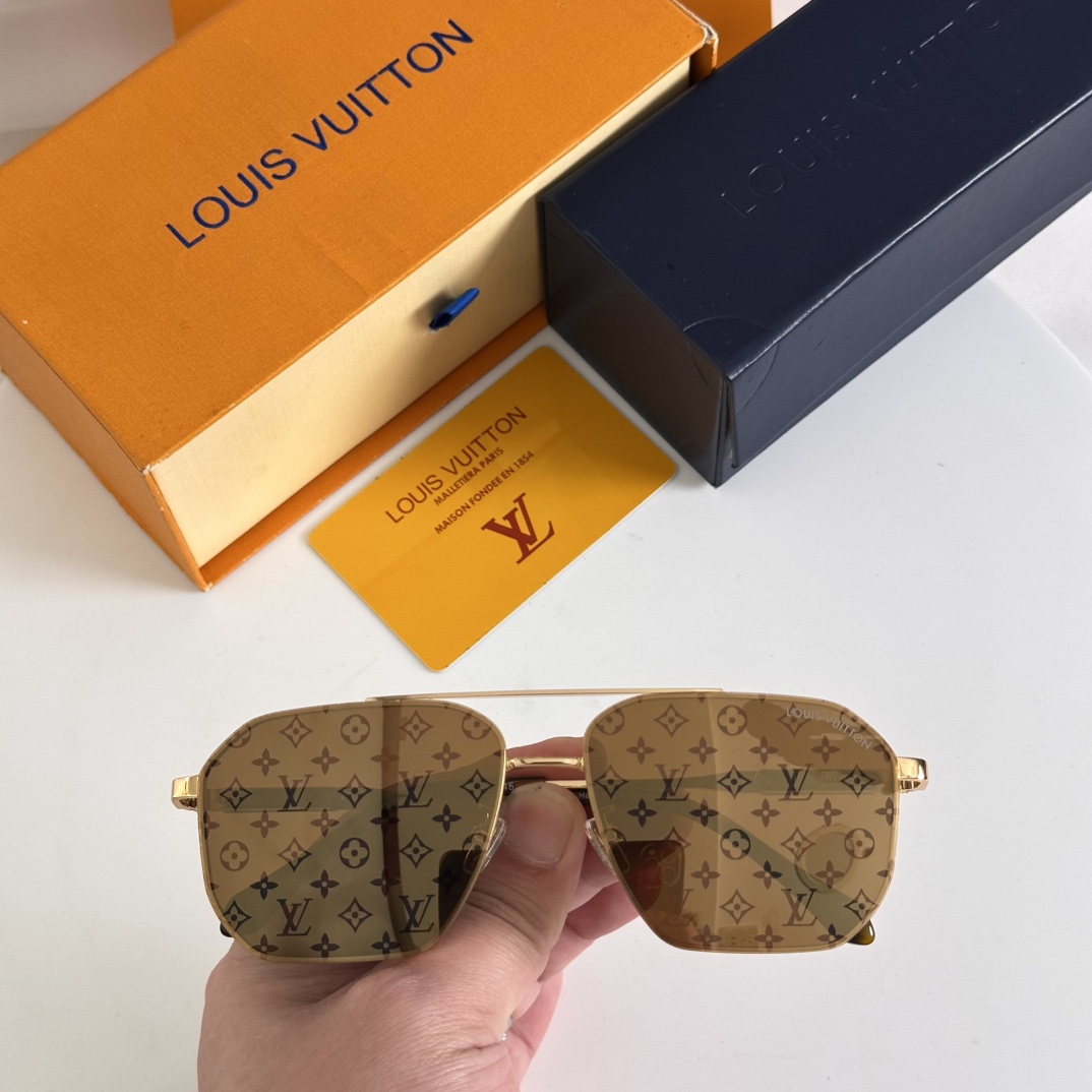 LOUIS VUITTO* Modelo: Z1502E Tamaño: 60□14-145🉐150