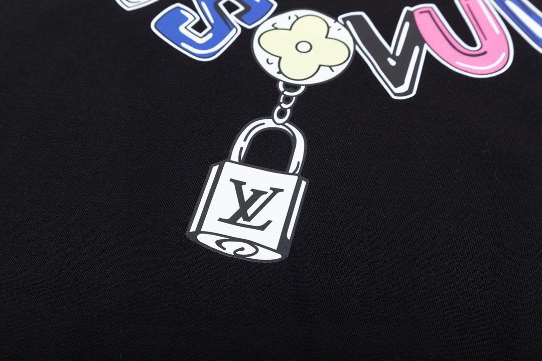 路易威登/Louis Vuitton 夏季新款 经典项链吊坠彩色字母圆领短袖T恤