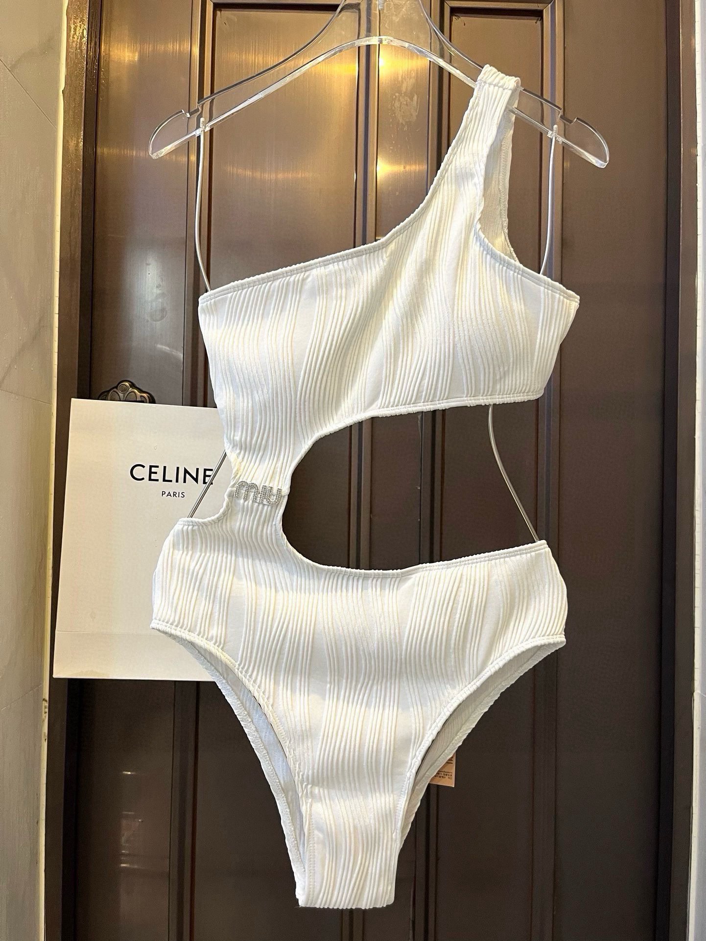 NO:533632,Miumiu's new one-piece swimsuit suitable for swimsuits in various scenarios♀Seaside, swimming pool, hot spring, water park, rafting can be worn inside, one-piece design covers the flesh and looks tall, and the abdomen is a little fleshy, it doesn't affect our beauty. Practical design, super water-snake waist S M L XL swimsuits, swimsuits, swimsuits, bikinis19860909 缪缪miumiu新款连体泳衣适合多种场景的游泳衣♀海边 游泳池 温泉 水上乐园 漂流都可以内搭也完全可以 连体设计遮肉显高挑 腹部有点肉肉也不影响咱美美的 小心机设计,超显水蛇腰 S M L XL泳衣泳裤比基尼,泳衣，泳裤，比基尼,miumiu,swimsuits,bikinis,accessory