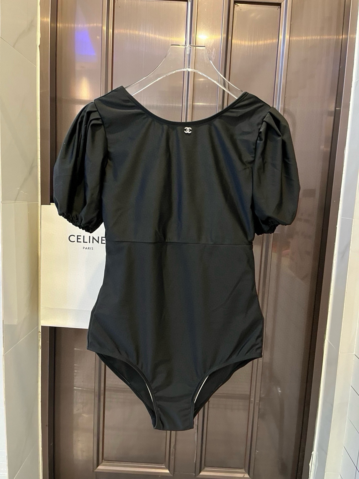 NO:374196,Chanel's latest beach series one-piece swimsuit can be said to be the ceiling of the swimsuit. It is highly recommended!  The real thing is very high-end, the swimsuit is too worn outside, how to wear it, how to look good at the beach vacation, super film, swimsuits suitable for a variety of scenes♀Seaside Swimming pool, hot spring, water park, rafting can be worn inside and outside, S M L XL swimsuits, swimsuits, bikinis, chanel, chanel, swimsuits, swimsuits, bikinis19860909 Chanel香奈儿最新款沙滩系列连体式泳衣 可以说是游泳衣的天花板了强烈推荐！ 实物非常高级,泳衣外穿太了,怎么穿怎么好看海边度假,超级出片,适合多种场景的游泳衣♀海边 游泳池 温泉 水上乐园 漂流都可以内搭外穿也完全可以 S M L XL泳衣泳裤比基尼,泳衣，泳裤，比基尼,chanel,chanel,swimsuits,bikinis,accessory