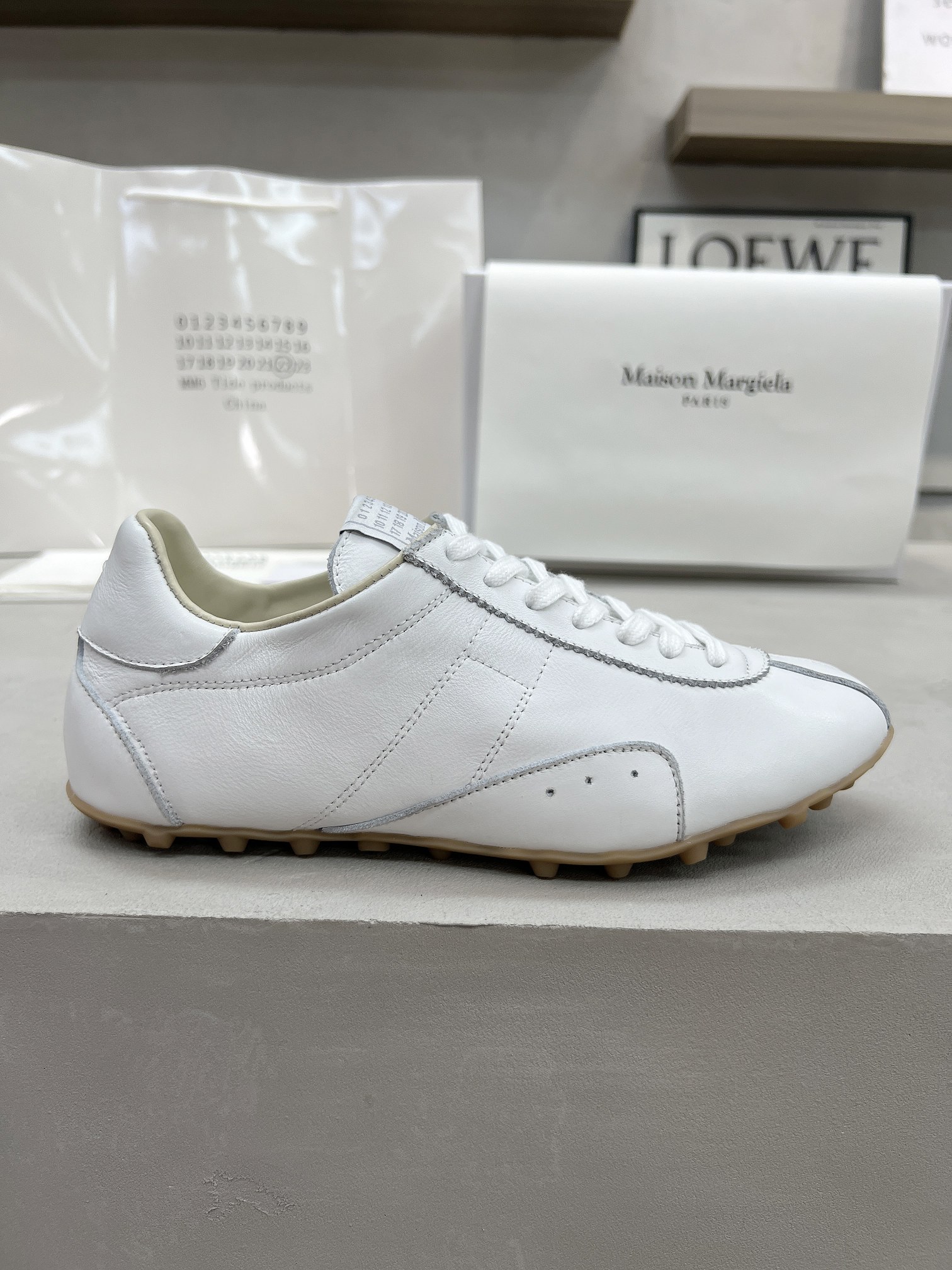 Maison Margiela White Leather Low-Top Sneakers - Comfortable and Stylish 2 a1749225585847 5521