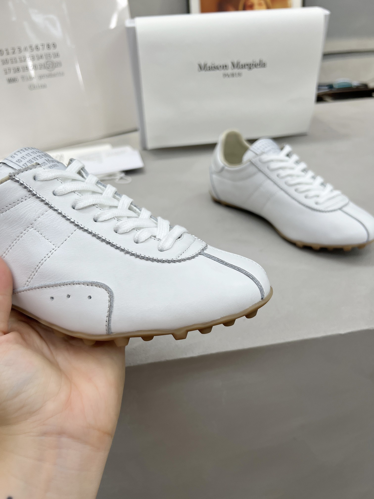 Maison Margiela White Leather Low-Top Sneakers - Comfortable and Stylish 6 a1749225586993 0177