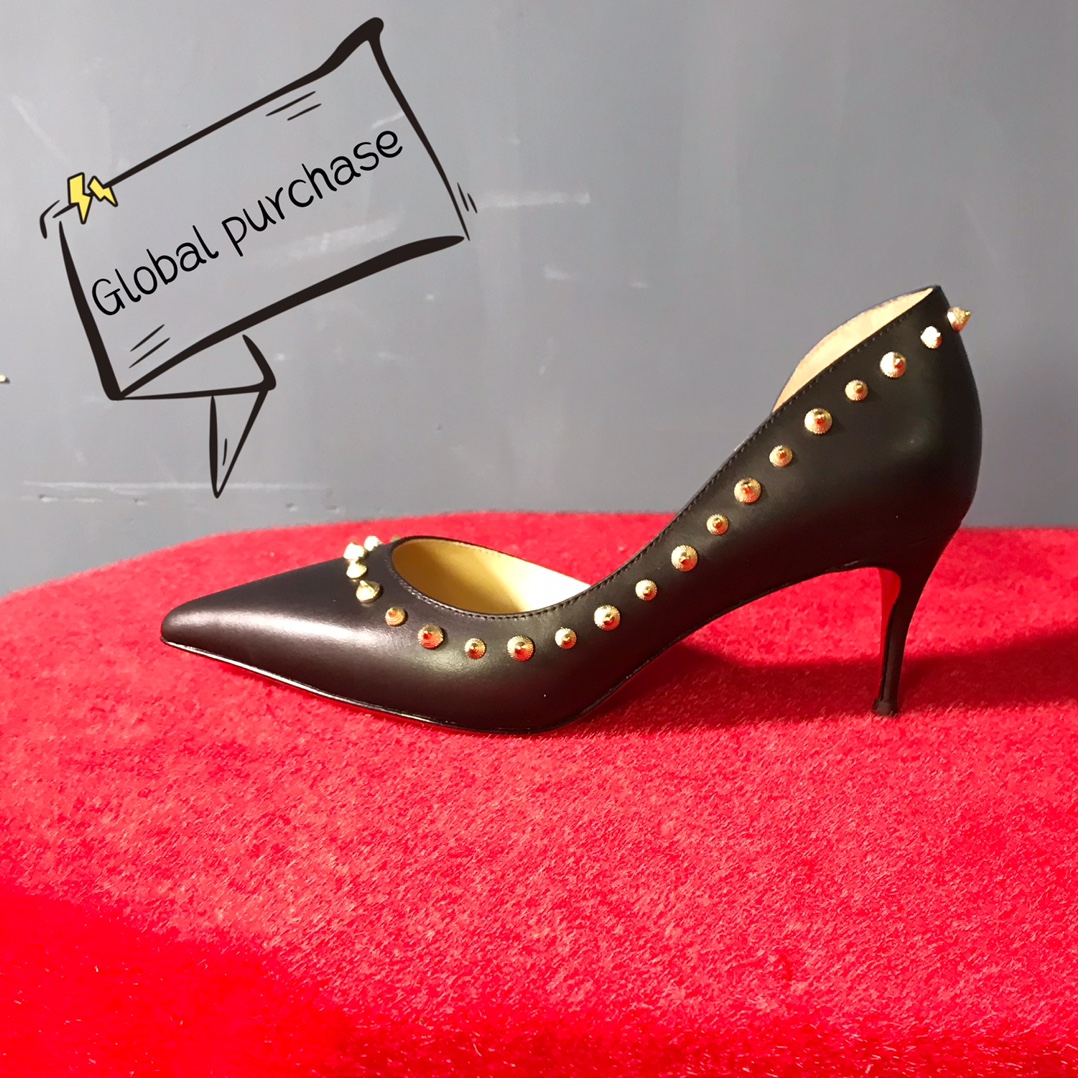 NO:336428,High-end customized autumn and winter classic series!  H7Cm size 34-42., Its leather sole -021 black cowhide, black sheepskin, silver rivet official website picture Standard European code Reference:-021 Color:black/black Material:cowhide Lining:goat leather Heel height:6.5Cm Sole:leather sole Size:EUR34-42 (US 4-11):,,christian louboutin,cowhide,sheepskin19860909高端订制 秋冬精典款系列！ H7Cm尺码34-42码.,其皮大底-021黑色牛皮.黑羊皮里.银色铆钉官网图 标准欧码 Reference:-021 Color:black/black Material:cowhide Lining:goat leather Heel heigh:6.5Cm Sole:leather sole Size:EUR34－42（US 4一11) :,,christian louboutin,cowhide,sheepskin,Women's Shoes