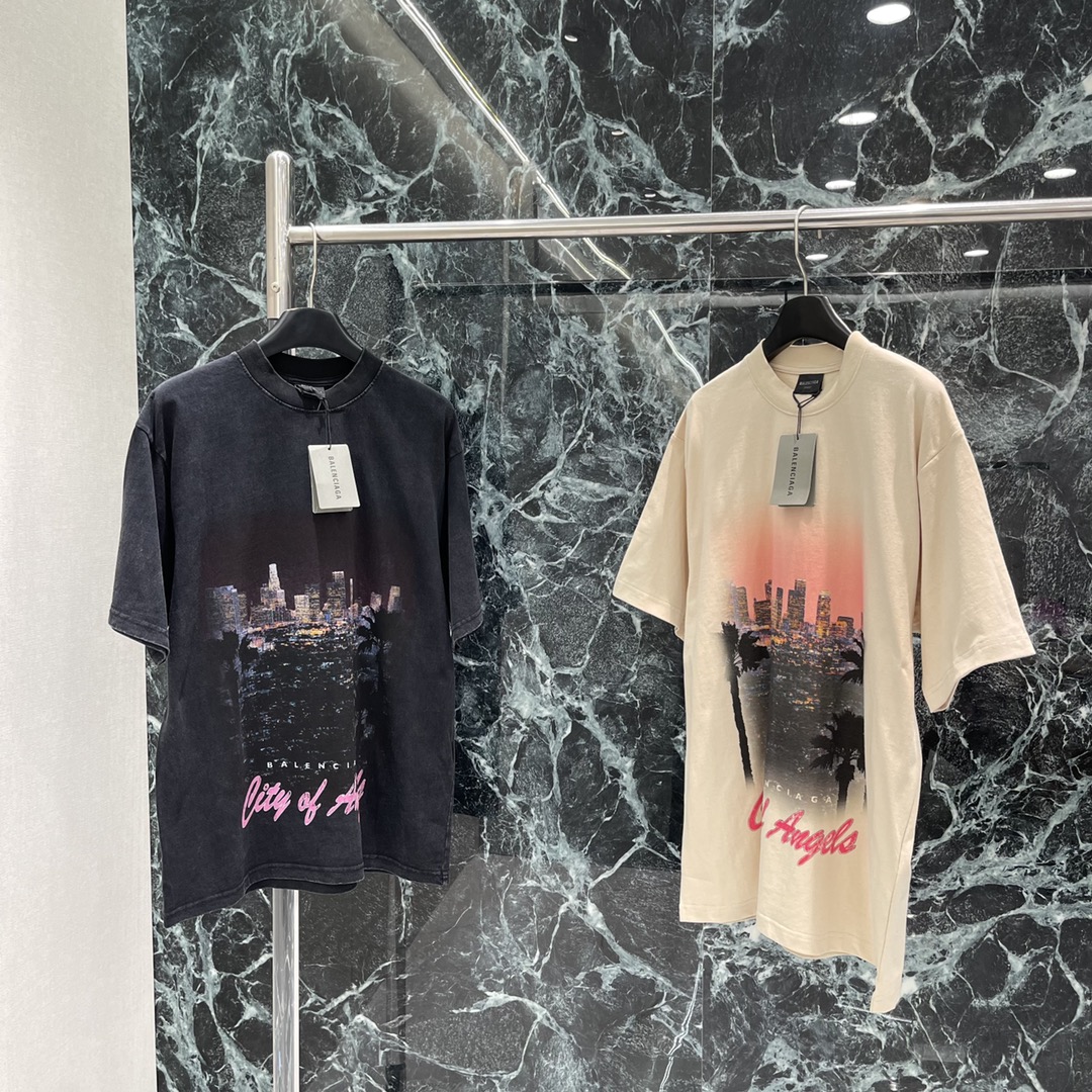 
Balenciag* 25早秋新款 印花水洗做旧短袖T恤 天使之城印花系列 通过水洗做旧处理 质感满满
