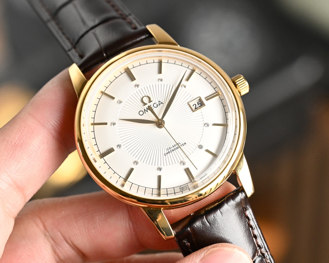 NO:393737,New Omega third-generation butterfly flying series!  It took up to 6 months!  Ultra-thin men's automatic mechanical watch, using imported original movement (non-market domestic machine), vibration frequency 28,800 times per hour, zero rework quality, diameter 41mm original size, ultra-thin craftsmanship 8mm, and uses calfskin imported from Italy!  Pot cover glass material!  Super waterproof rice!  The same style in the counter, one to one replica!  Take him with him and show his strength and extraordinary spirit!  Glorious, eternal and noble AD produced by high-quality products 1 Golden Rose 1150, omega, cowhide19860909新款欧米茄第三代蝶飞系列！耗时长达6个月！超薄男士自动机械腕表,采用进口原装机芯（非市场国产机）,每小时振频28800次,零返修质量,直径41mm原装尺寸,超薄工艺8mm,采用意大利进口小牛皮！锅盖玻璃材质！超强防水米！专柜同款,一比一复刻！带上他锋芒尽显,气派不凡！耀眼光辉,永恒尊贵AD出品 精品不断白1金玫1150,,omega,cowhide,Watch