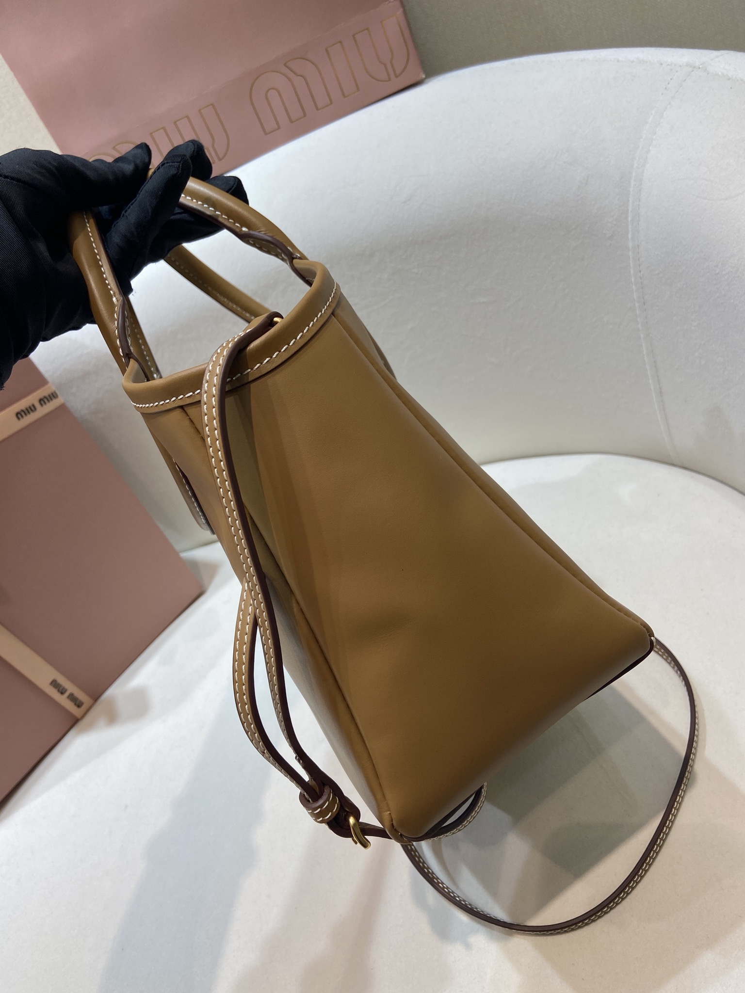 Luxury Leather Tote Bag with Adjustable Strap, Stylish & Versatile Design 6 i1749195712 3325 4