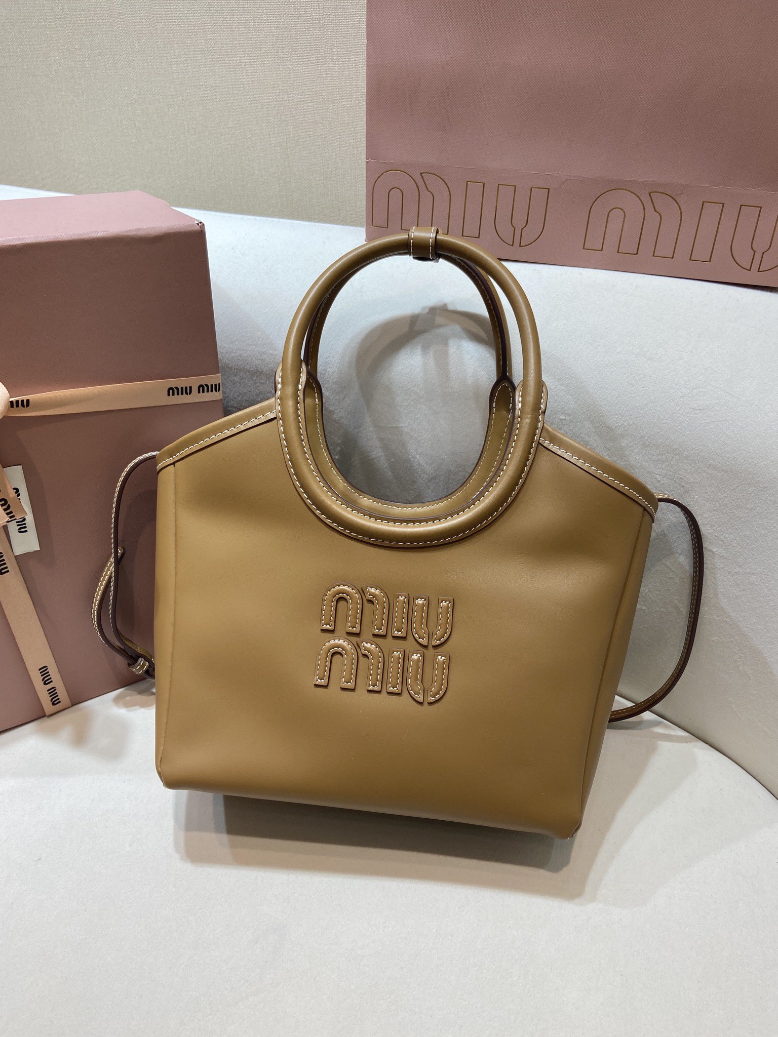 Luxury Leather Tote Bag with Adjustable Strap, Stylish & Versatile Design 2 i1749195712 886 0