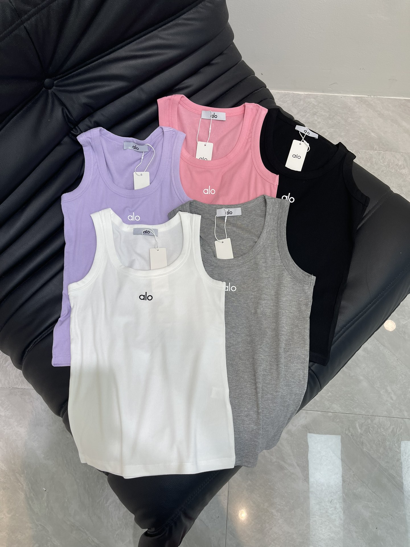 NO:421079,ALO25 spring and summer new five-color letter vest is made of threaded cotton fabric, stretchy and comfortable, chest letter logo design, highlighting the brand tone, candy color, very suitable for spring and summer colors, bright ~ SML,,alexander wang19860909ALO25春夏新款五色字母背心 采用螺纹棉面料 有弹力舒适度拉满 胸前字母logo设计 彰显品牌调调 糖果色系 很适合春夏的颜色 亮丽~ SML,,alexander wang,Women's clothing