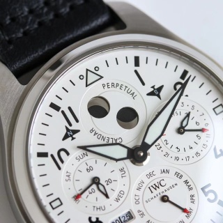 IWC Pilot's Watch Perpetual Calendar detail 5