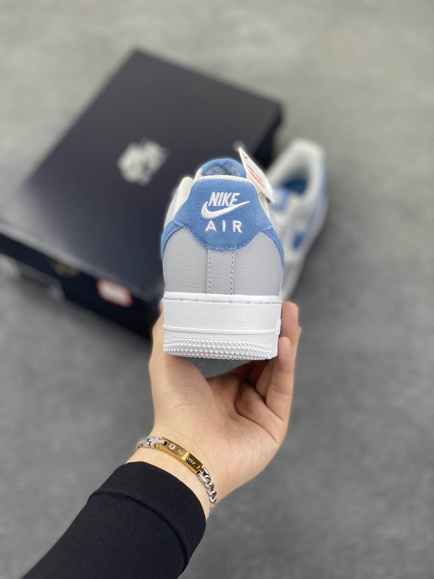 图片[4]-Nike Air Force 1 Low 灰蓝 原楦头原纸板 打造纯正空军版型 专注外贸渠道 全掌内置蜂窝气垫 原盒配件 原厂中底钢印、拉帮完美 货号：HV1795-141 尺码：36 36.5 37.5 38 38.5 39 40 40.5 41 42 42.5 43 44 44.5 45 46-选品中心