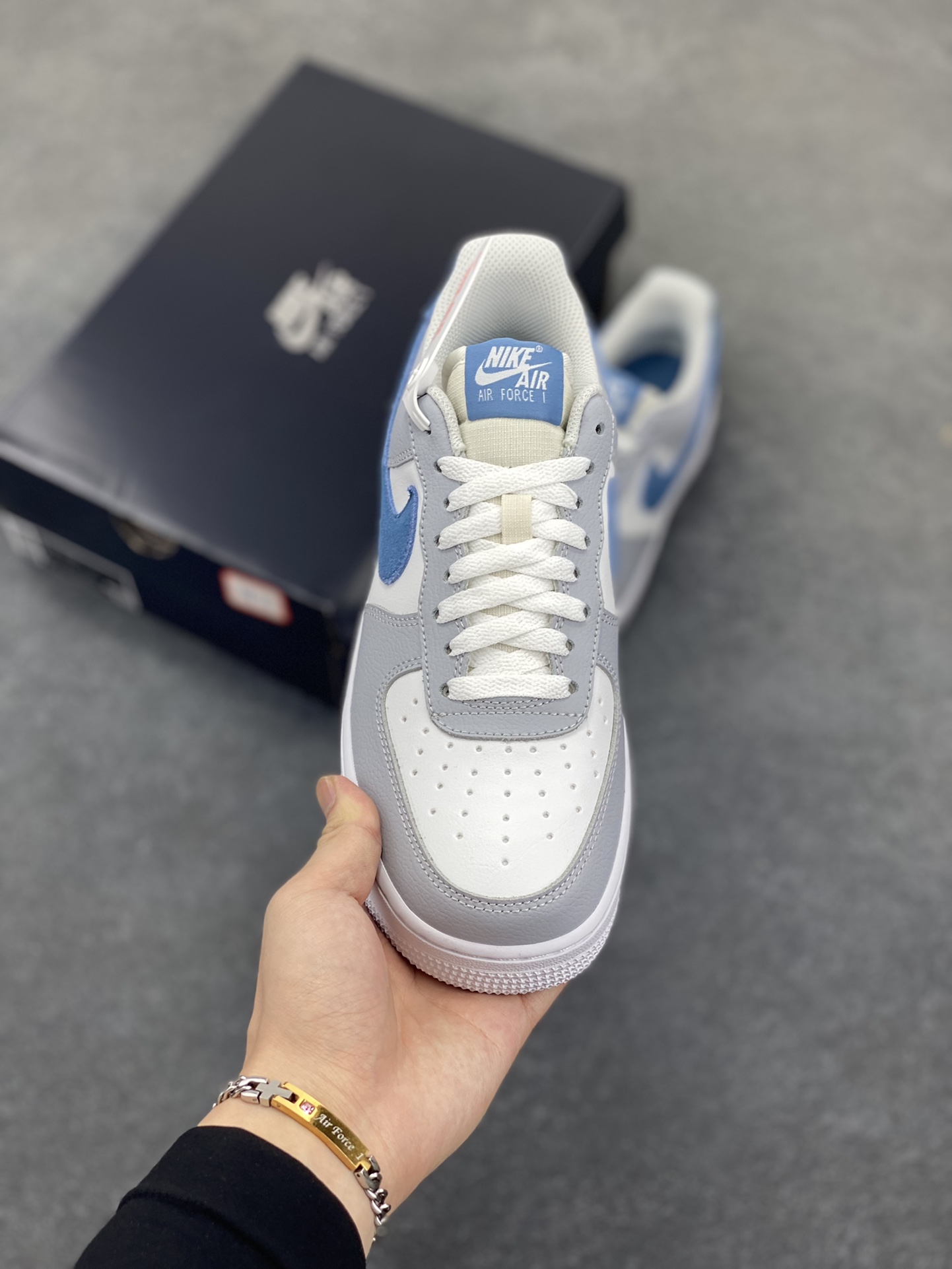 图片[2]-Nike Air Force 1 Low 灰蓝 原楦头原纸板 打造纯正空军版型 专注外贸渠道 全掌内置蜂窝气垫 原盒配件 原厂中底钢印、拉帮完美 货号：HV1795-141 尺码：36 36.5 37.5 38 38.5 39 40 40.5 41 42 42.5 43 44 44.5 45 46-选品中心