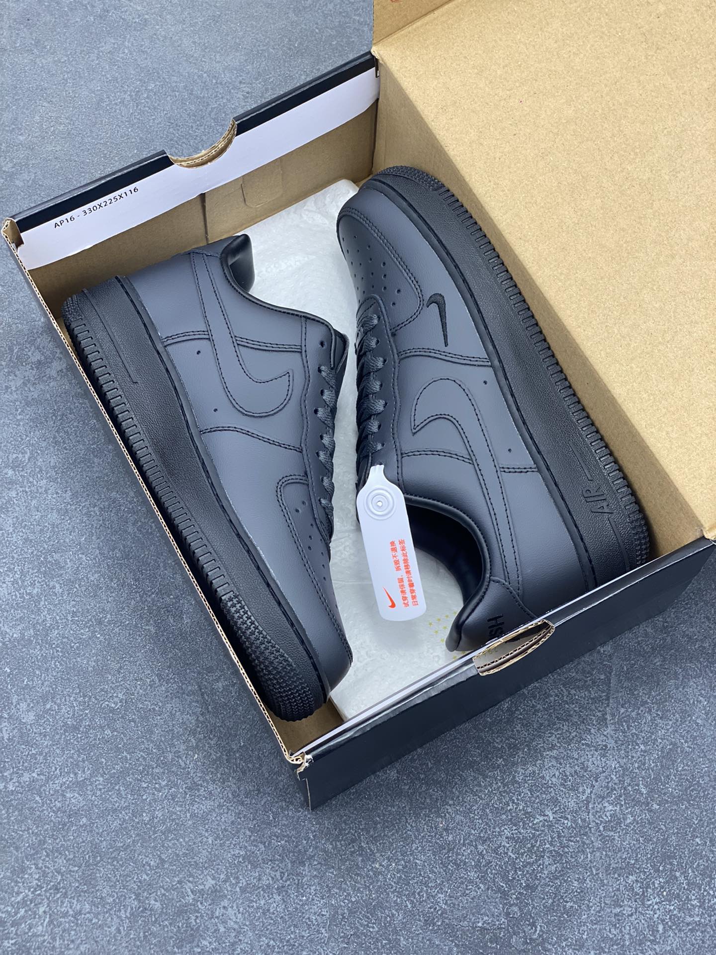图片[9]-Nike Air Force 1 Low 炭黑 原楦头原纸板 打造纯正空军版型 专注外贸渠道 全掌内置蜂窝气垫 原盒配件 原厂中底钢印、拉帮完美 货号：HJ9348-001 尺码：36 36.5 37.5 38 38.5 39 40 40.5 41 42 42.5 43 44 44.5 45-选品中心