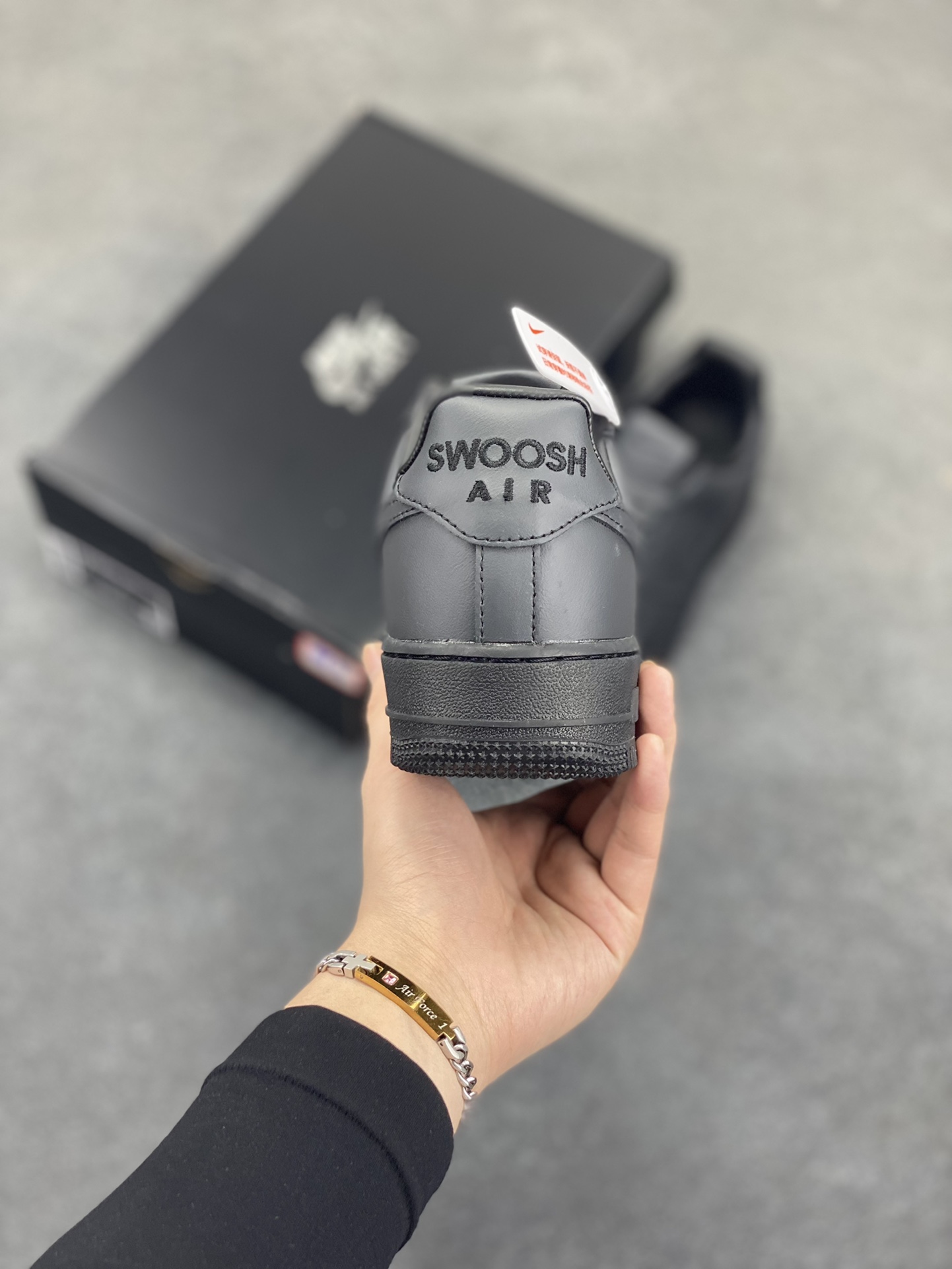 图片[4]-Nike Air Force 1 Low 炭黑 原楦头原纸板 打造纯正空军版型 专注外贸渠道 全掌内置蜂窝气垫 原盒配件 原厂中底钢印、拉帮完美 货号：HJ9348-001 尺码：36 36.5 37.5 38 38.5 39 40 40.5 41 42 42.5 43 44 44.5 45-选品中心