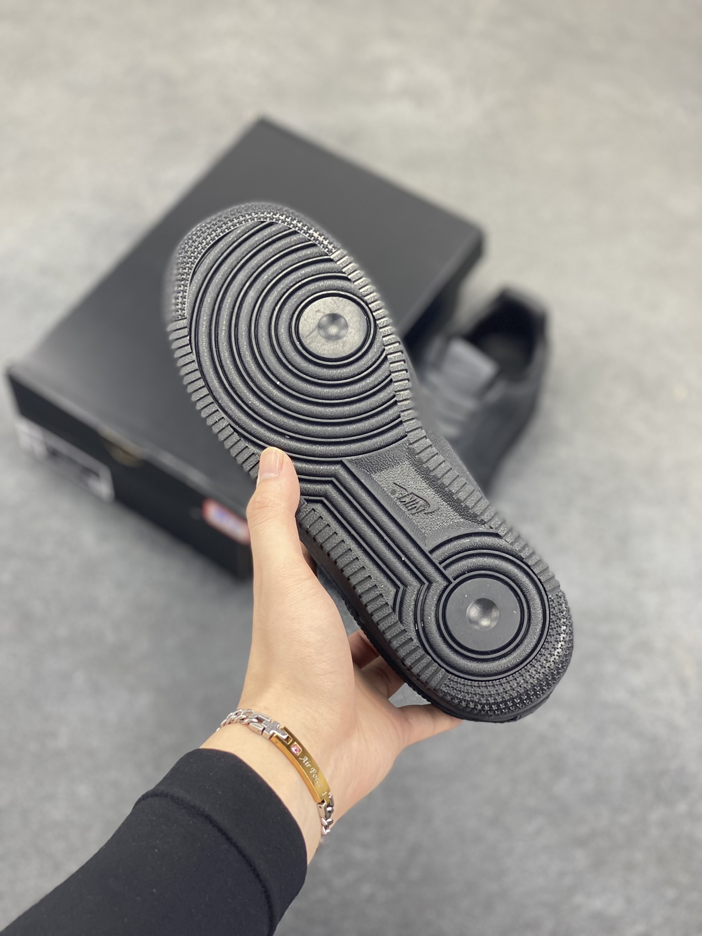 图片[5]-Nike Air Force 1 Low 炭黑 原楦头原纸板 打造纯正空军版型 专注外贸渠道 全掌内置蜂窝气垫 原盒配件 原厂中底钢印、拉帮完美 货号：HJ9348-001 尺码：36 36.5 37.5 38 38.5 39 40 40.5 41 42 42.5 43 44 44.5 45-选品中心