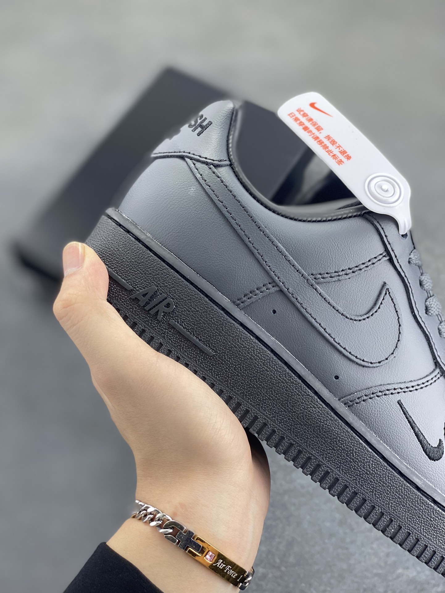 图片[6]-Nike Air Force 1 Low 炭黑 原楦头原纸板 打造纯正空军版型 专注外贸渠道 全掌内置蜂窝气垫 原盒配件 原厂中底钢印、拉帮完美 货号：HJ9348-001 尺码：36 36.5 37.5 38 38.5 39 40 40.5 41 42 42.5 43 44 44.5 45-选品中心