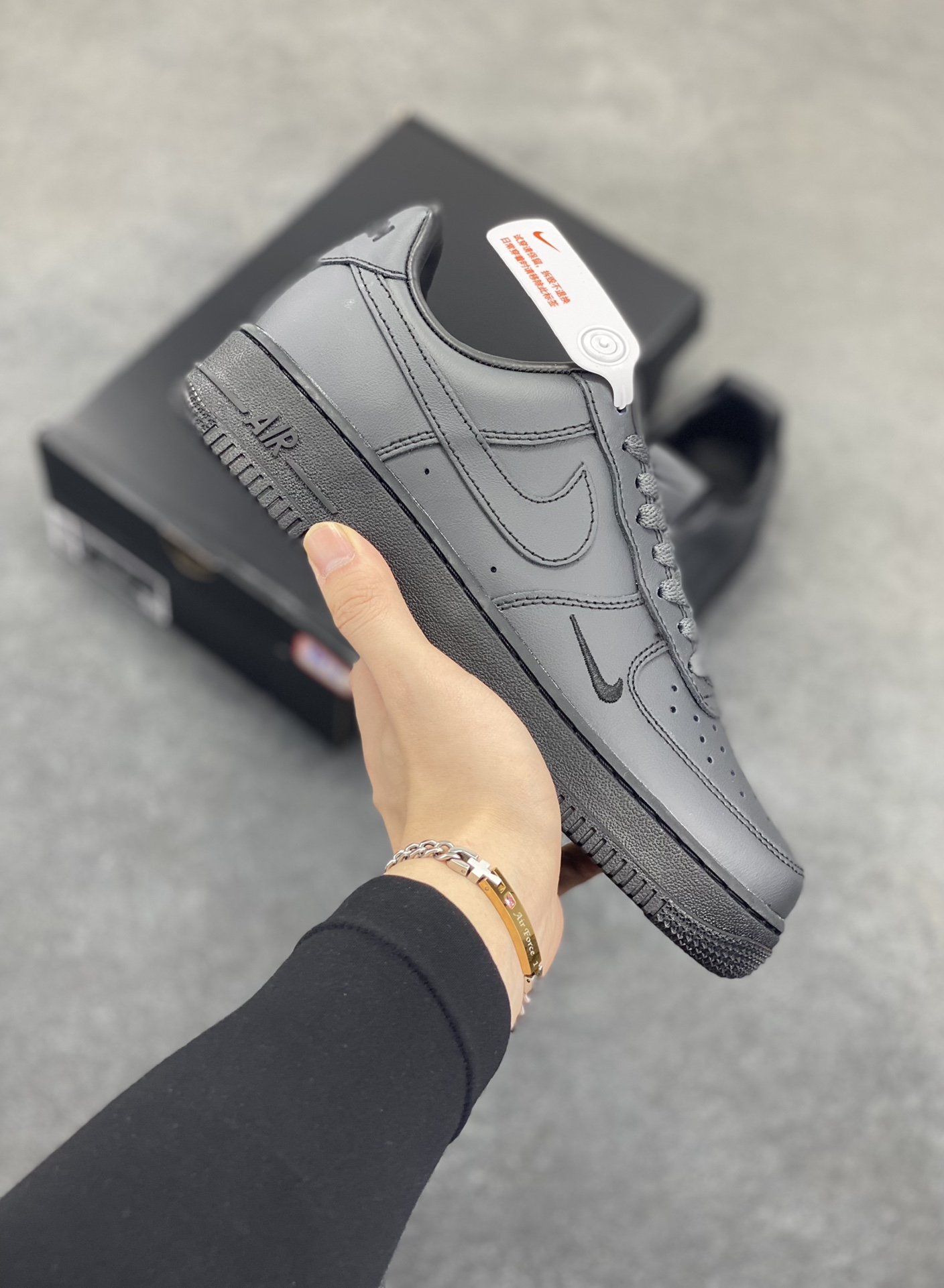 Nike Air Force 1 Low 炭黑 原楦头原纸板 打造纯正空军版型 专注外贸渠道 全掌内置蜂窝气垫 原盒配件 原厂中底钢印、拉帮完美 货号:HJ9348-001 尺码:36 36.5 37.5 38 38.5 39 40 40.5 41 42 42.5 43 44 44.5 45-选品中心