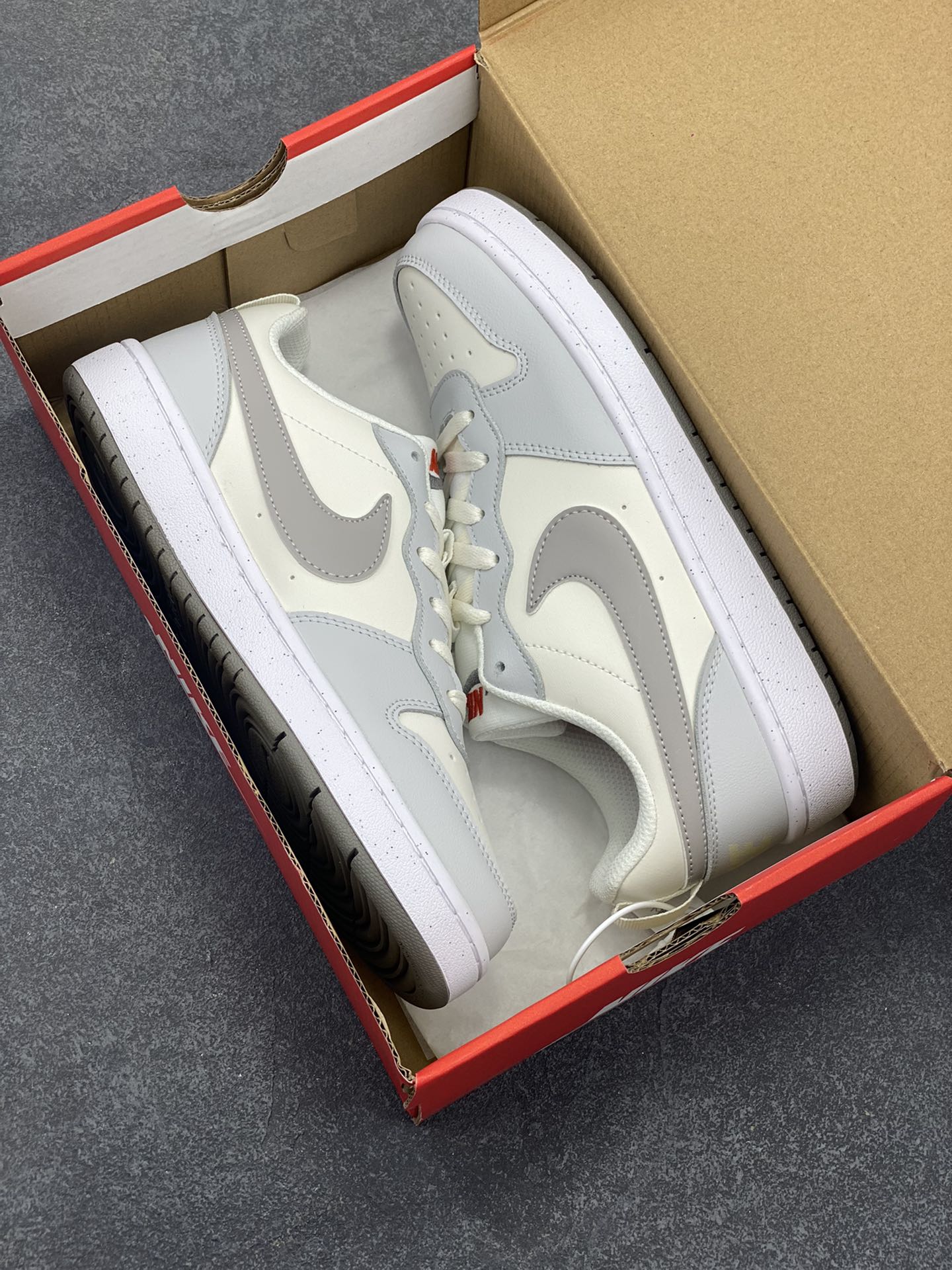 图片[9]-福利特价 Nike Court Borough 低帮百搭透气休闲运动板鞋男女鞋 经典耐用的设计，兼顾舒适脚感和出众风范，演绎匠心之作。结构性的支撑贴合感结合复古篮球设计，塑就场外全明星风范。 货号：DV5456-127 尺码：36 36.5 37.5 38 38.5 39 40 40.5 4142 42.5 43 44 44.5 45-选品中心