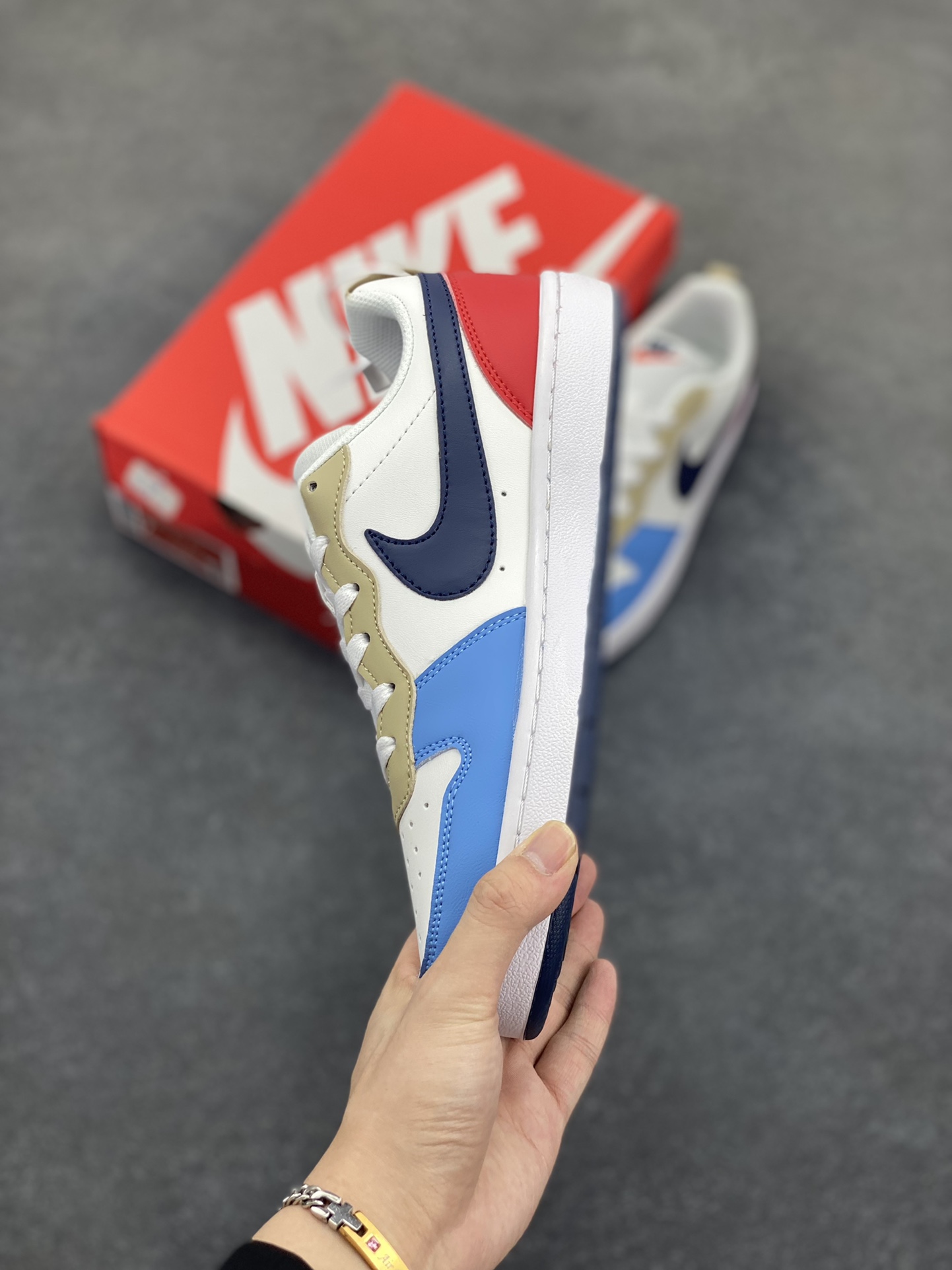 图片[3]-福利特价 Nike Court Borough 低帮百搭透气休闲运动板鞋男女鞋 经典耐用的设计，兼顾舒适脚感和出众风范，演绎匠心之作。结构性的支撑贴合感结合复古篮球设计，塑就场外全明星风范。 货号：DV5456-124 尺码：36 36.5 37.5 38 38.5 39 40 40.5 4142 42.5 43 44 44.5 45-选品中心