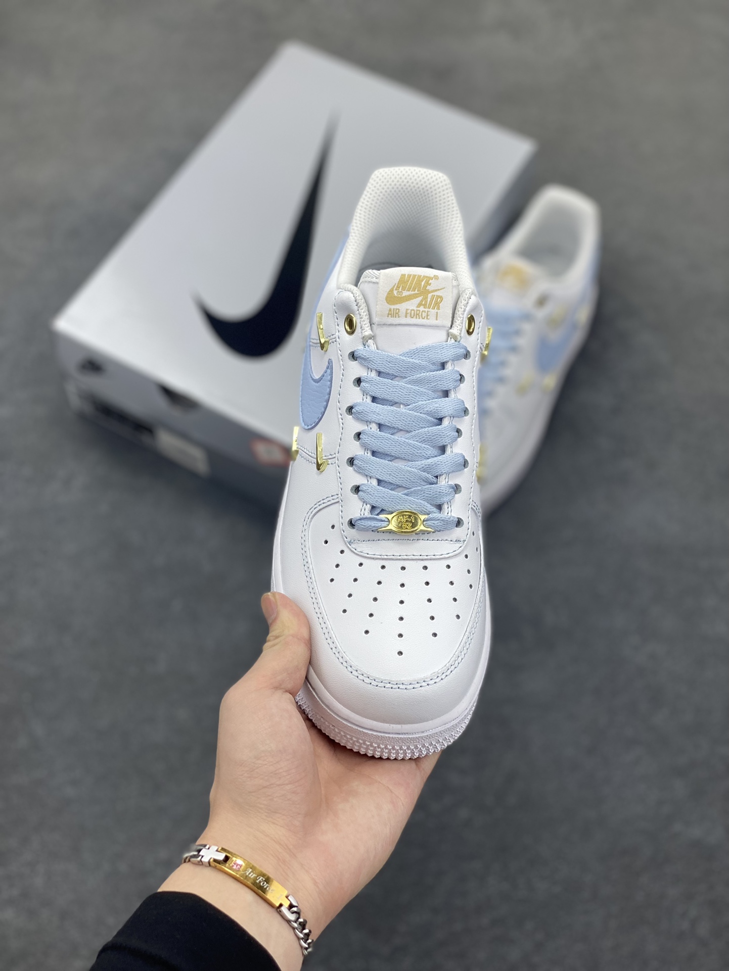 图片[2]-Nike Air Force 1 Low’07 四勾天蓝 空军一号低帮休闲板鞋 定制皮料 定制鞋盒 原楦原纸板 纯正空军版型 内置全掌气垫 货号：ZH0316-084 尺码：36 36.5 37.5 38 38.5 39 40 40.5 41 42 42.5 43 44 44.5 45-选品中心