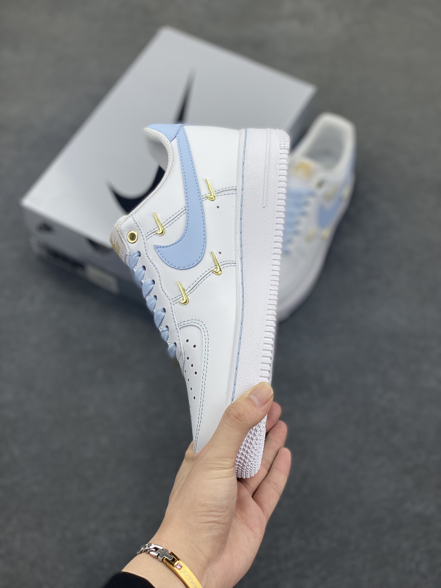 图片[3]-Nike Air Force 1 Low’07 四勾天蓝 空军一号低帮休闲板鞋 定制皮料 定制鞋盒 原楦原纸板 纯正空军版型 内置全掌气垫 货号：ZH0316-084 尺码：36 36.5 37.5 38 38.5 39 40 40.5 41 42 42.5 43 44 44.5 45-选品中心