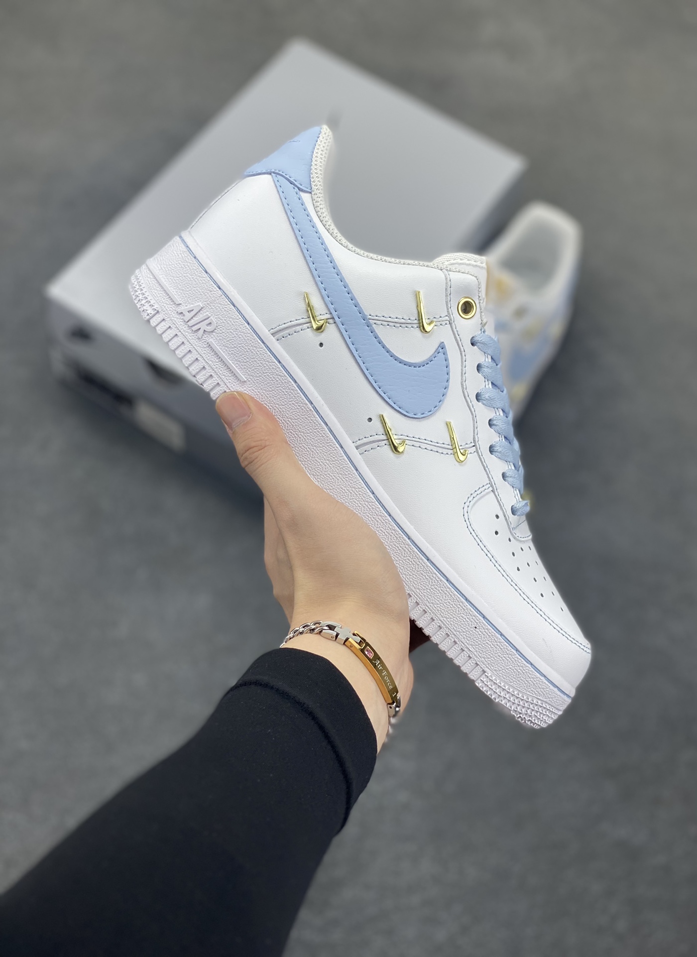 Nike Air Force 1 Low’07 四勾天蓝 空军一号低帮休闲板鞋 定制皮料 定制鞋盒 原楦原纸板 纯正空军版型 内置全掌气垫 货号:ZH0316-084 尺码:36 36.5 37.5 38 38.5 39 40 40.5 41 42 42.5 43 44 44.5 45-选品中心