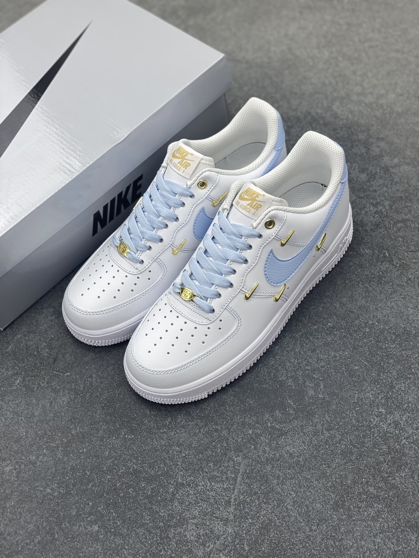 图片[8]-Nike Air Force 1 Low’07 四勾天蓝 空军一号低帮休闲板鞋 定制皮料 定制鞋盒 原楦原纸板 纯正空军版型 内置全掌气垫 货号：ZH0316-084 尺码：36 36.5 37.5 38 38.5 39 40 40.5 41 42 42.5 43 44 44.5 45-选品中心
