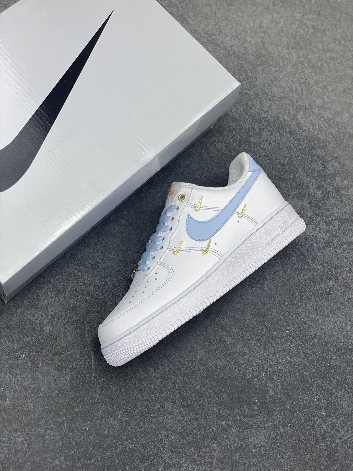图片[7]-Nike Air Force 1 Low’07 四勾天蓝 空军一号低帮休闲板鞋 定制皮料 定制鞋盒 原楦原纸板 纯正空军版型 内置全掌气垫 货号：ZH0316-084 尺码：36 36.5 37.5 38 38.5 39 40 40.5 41 42 42.5 43 44 44.5 45-选品中心