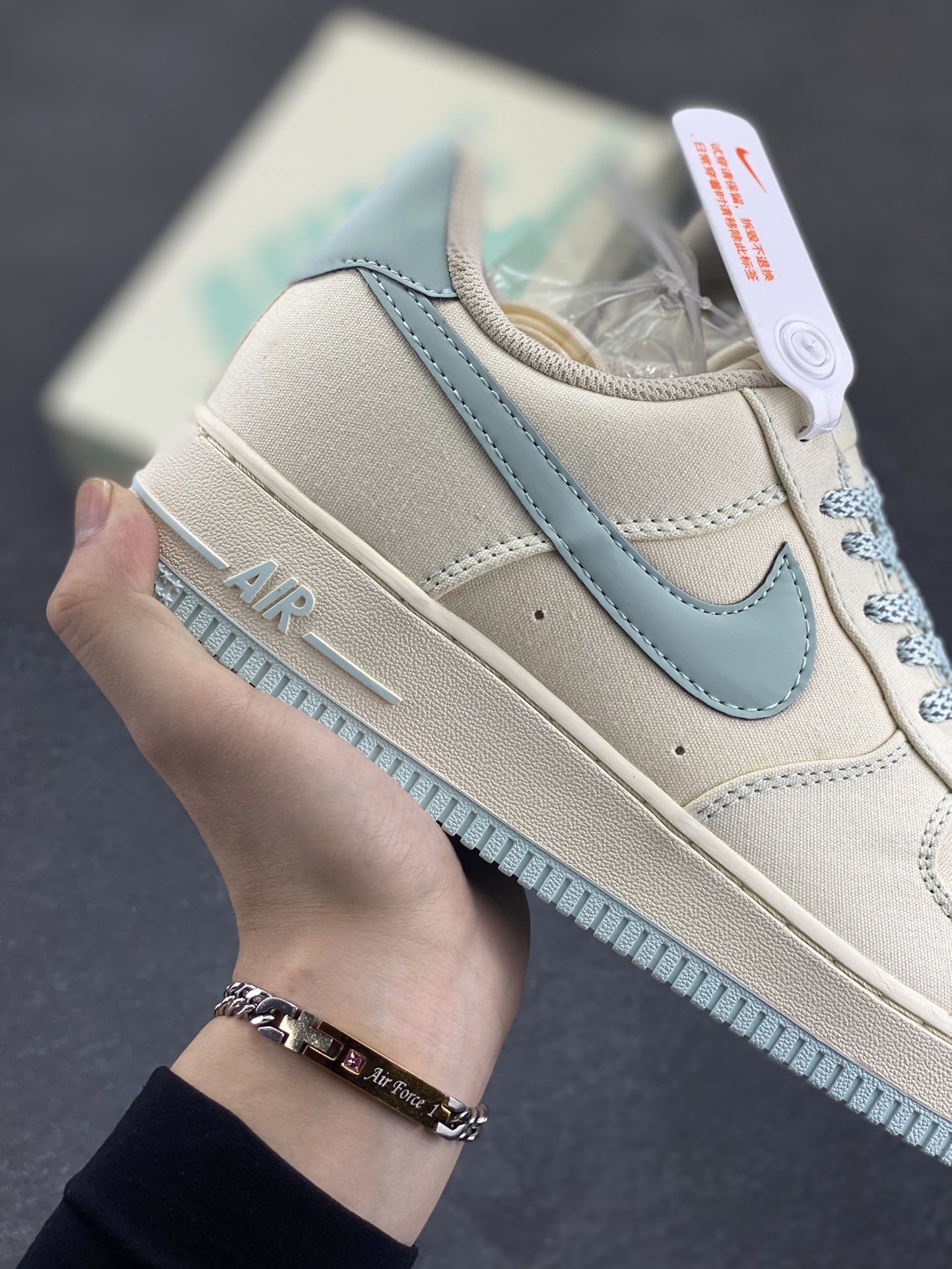 图片[6]-NIke Air Force 1 \’07 米冰蓝布面 空军一号低帮休闲板鞋 3m反光 进口牛筋布 原楦头原纸板 纯正空军版型 全掌内置全掌气垫 原盒配件 原厂中底钢印 拉帮完美 货号：TQ1456-277 尺码：36 36.5 37.5 38 38.5 39 40 40.5 41 42 42.5 43 44 44.5 45-选品中心