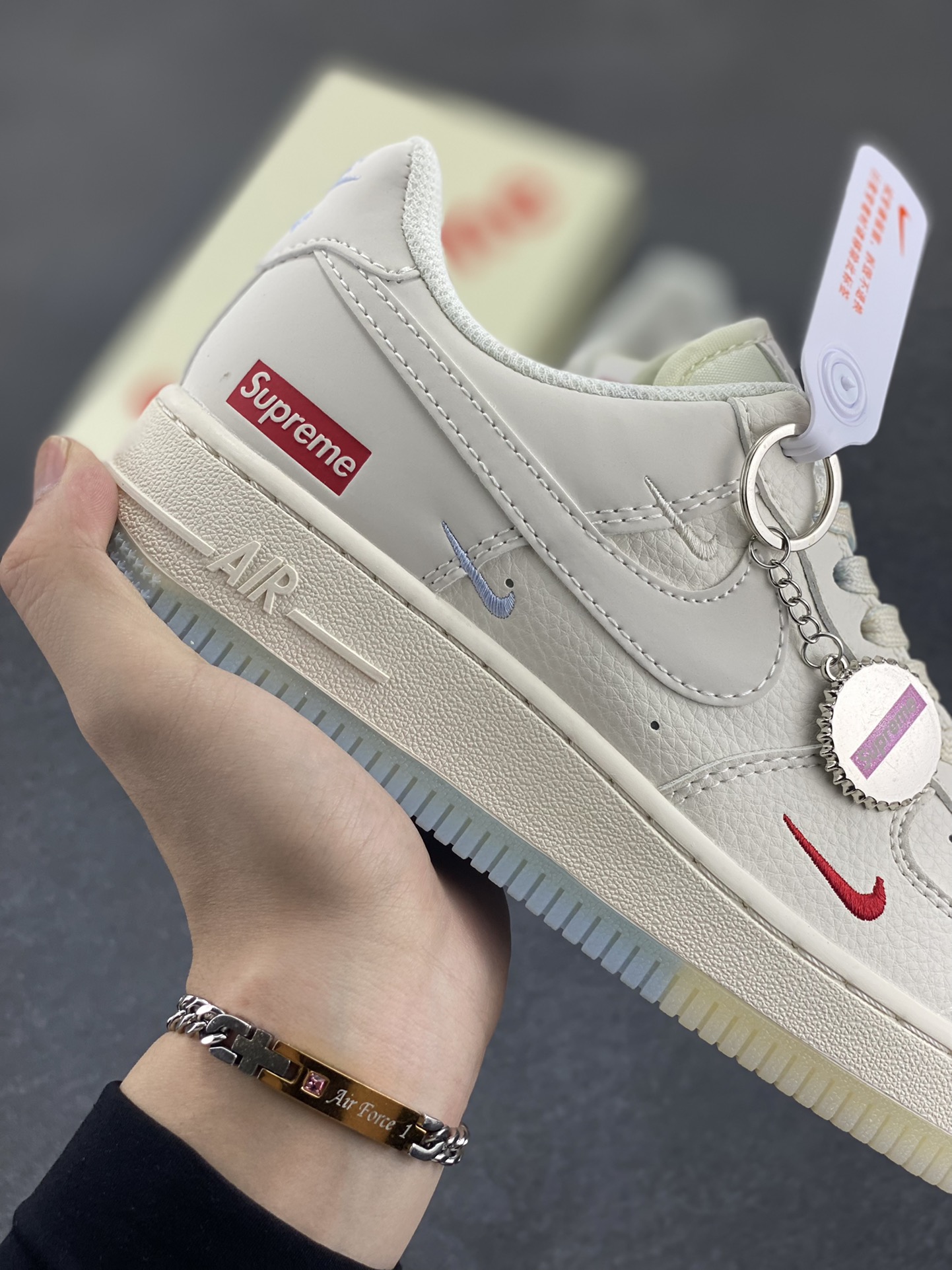 图片[6]-NIke Air Force 1 \’07 Low “Supreme联名——双拼米蓝”空军一号 低帮 运动鞋 休闲鞋 折边针车 工艺难度大 原楦头原纸板 原装鞋盒 定制五金配件 内置全掌气垫 原厂鞋底 货号：XX3168-179 尺码：36 36.5 37.5 38 38.5 39 40 40.5 41 42 42.5 43 44 44.5 45-选品中心