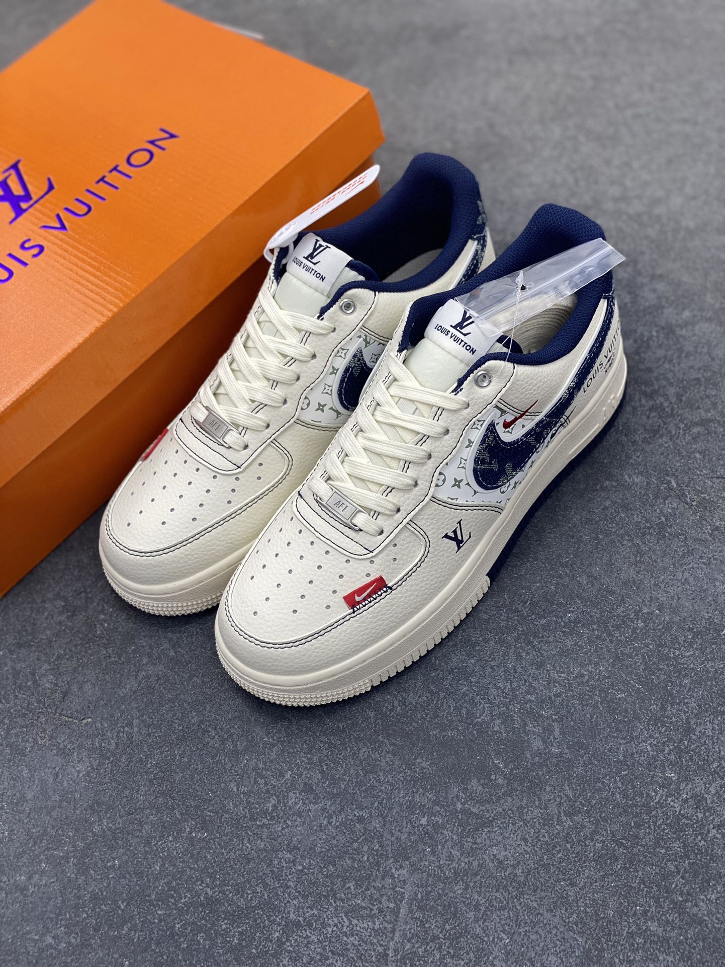 图片[8]-NIke Air Force 1 \’07 Low “LV联名——双拼蓝牛仔勾”空军一号 低帮 运动鞋 休闲鞋 折边针车 工艺难度大 原楦头原纸板 原装鞋盒 定制五金配件 内置全掌气垫 原厂鞋底 货号：YX5066-342 尺码：36 36.5 37.5 38 38.5 39 40 40.5 41 42 42.5 43 44 44.5 45-选品中心
