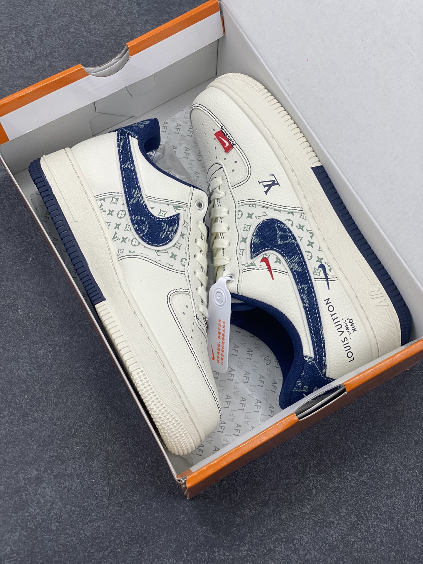 图片[9]-NIke Air Force 1 \’07 Low “LV联名——双拼蓝牛仔勾”空军一号 低帮 运动鞋 休闲鞋 折边针车 工艺难度大 原楦头原纸板 原装鞋盒 定制五金配件 内置全掌气垫 原厂鞋底 货号：YX5066-342 尺码：36 36.5 37.5 38 38.5 39 40 40.5 41 42 42.5 43 44 44.5 45-选品中心