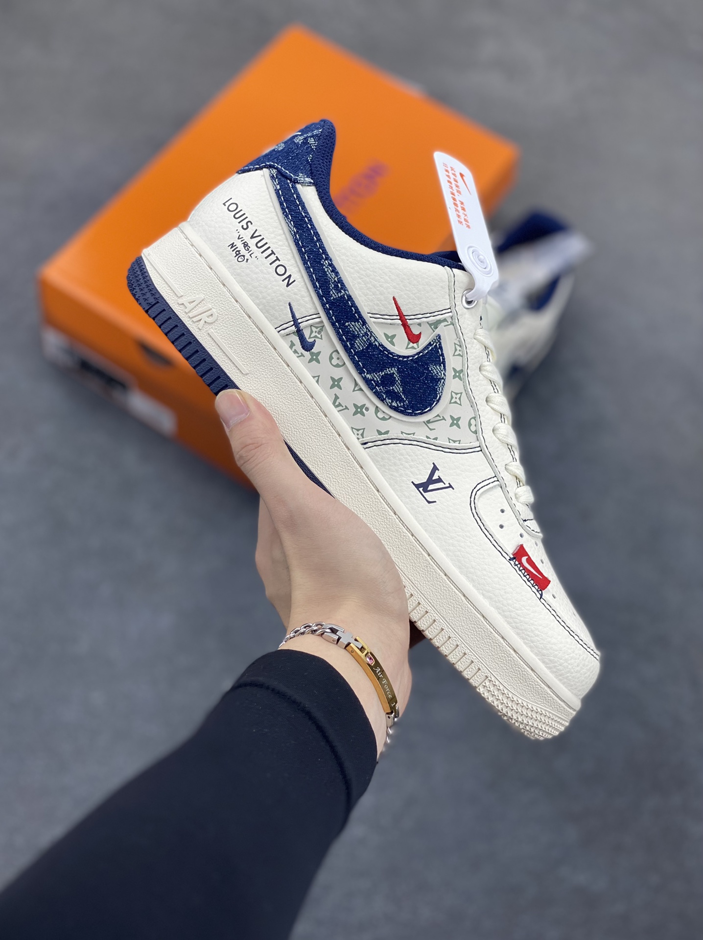 NIke Air Force 1 \’07 Low “LV联名——双拼蓝牛仔勾”空军一号 低帮 运动鞋 休闲鞋 折边针车 工艺难度大 原楦头原纸板 原装鞋盒 定制五金配件 内置全掌气垫 原厂鞋底 货号:YX5066-342 尺码:36 36.5 37.5 38 38.5 39 40 40.5 41 42 42.5 43 44 44.5 45-选品中心