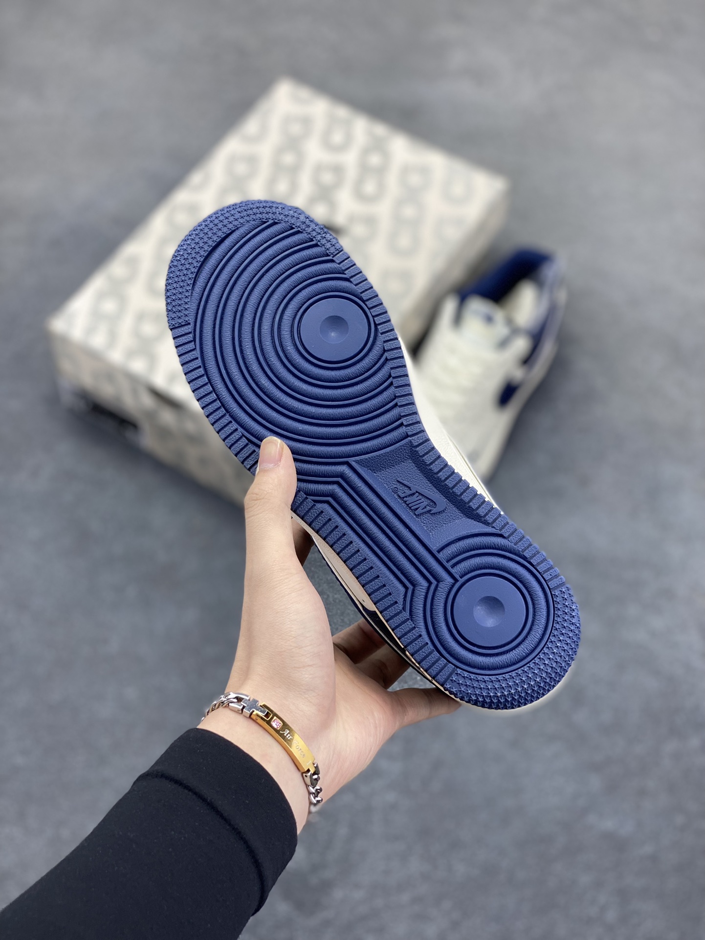 图片[5]-NIke Air Force 1 \’07 Low “北面联名——深蓝底”空军一号 低帮 运动鞋 休闲鞋 折边针车 工艺难度大 原楦头原纸板 原装鞋盒 定制五金配件 内置全掌气垫 原厂鞋底 货号：ZH2598-318 尺码：36 36.5 37.5 38 38.5 39 40 40.5 41 42 42.5 43 44 44.5 45-选品中心