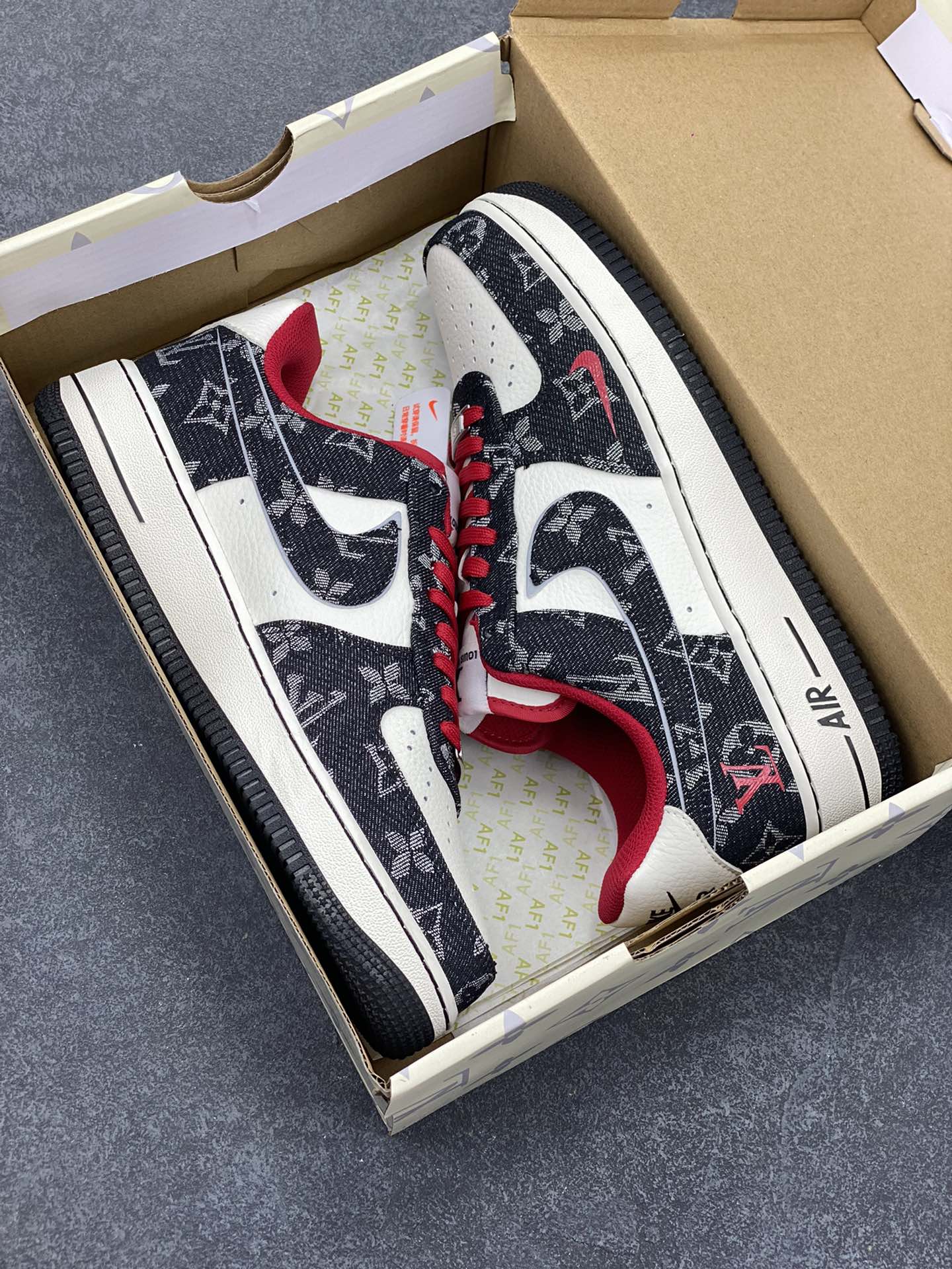 图片[9]-NIke Air Force 1 \’07 Low LV联名-黑牛仔小红勾 空军一号低帮 运动鞋 休闲鞋 折边针车 工艺难度大 原楦头原纸板 原装鞋盒 定制五金配件 内置全掌气垫 原厂鞋底 货号：LW9279-001 尺码：36 36.5 37.5 38 38.5 39 40 40.5 41 42 42.5 43 44 44.5 45-选品中心