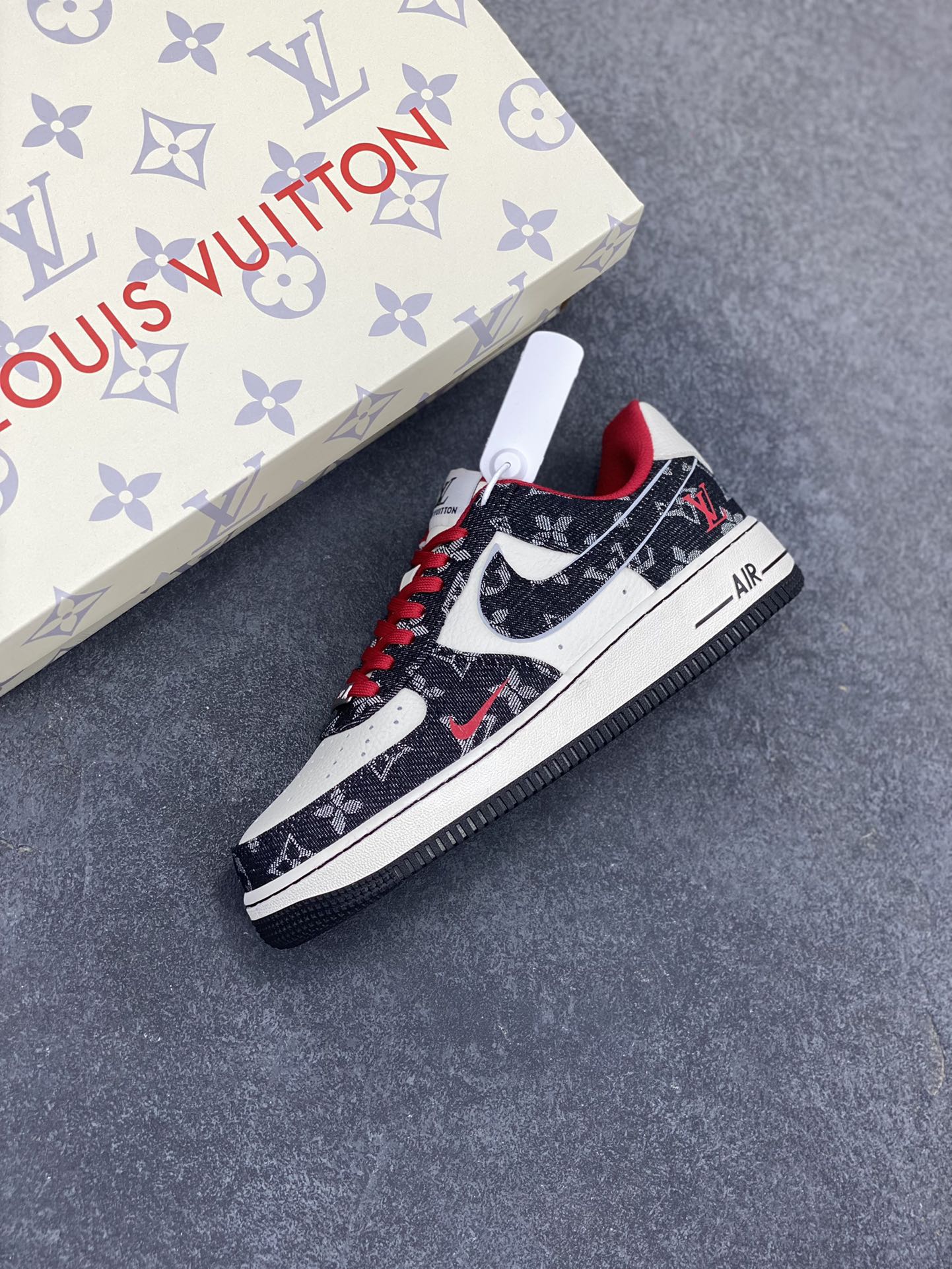 图片[7]-NIke Air Force 1 \’07 Low LV联名-黑牛仔小红勾 空军一号低帮 运动鞋 休闲鞋 折边针车 工艺难度大 原楦头原纸板 原装鞋盒 定制五金配件 内置全掌气垫 原厂鞋底 货号：LW9279-001 尺码：36 36.5 37.5 38 38.5 39 40 40.5 41 42 42.5 43 44 44.5 45-选品中心