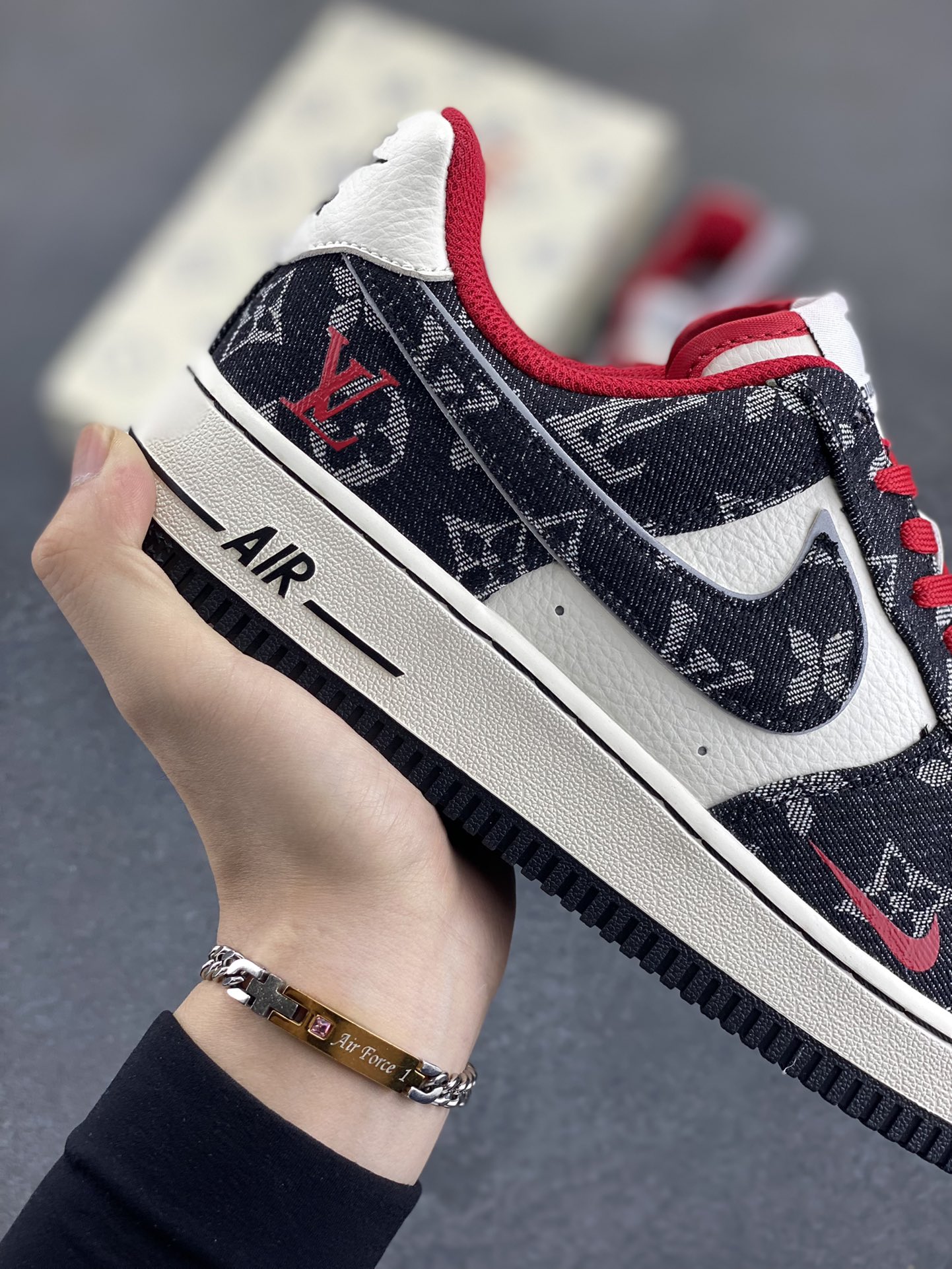 图片[6]-NIke Air Force 1 \’07 Low LV联名-黑牛仔小红勾 空军一号低帮 运动鞋 休闲鞋 折边针车 工艺难度大 原楦头原纸板 原装鞋盒 定制五金配件 内置全掌气垫 原厂鞋底 货号：LW9279-001 尺码：36 36.5 37.5 38 38.5 39 40 40.5 41 42 42.5 43 44 44.5 45-选品中心