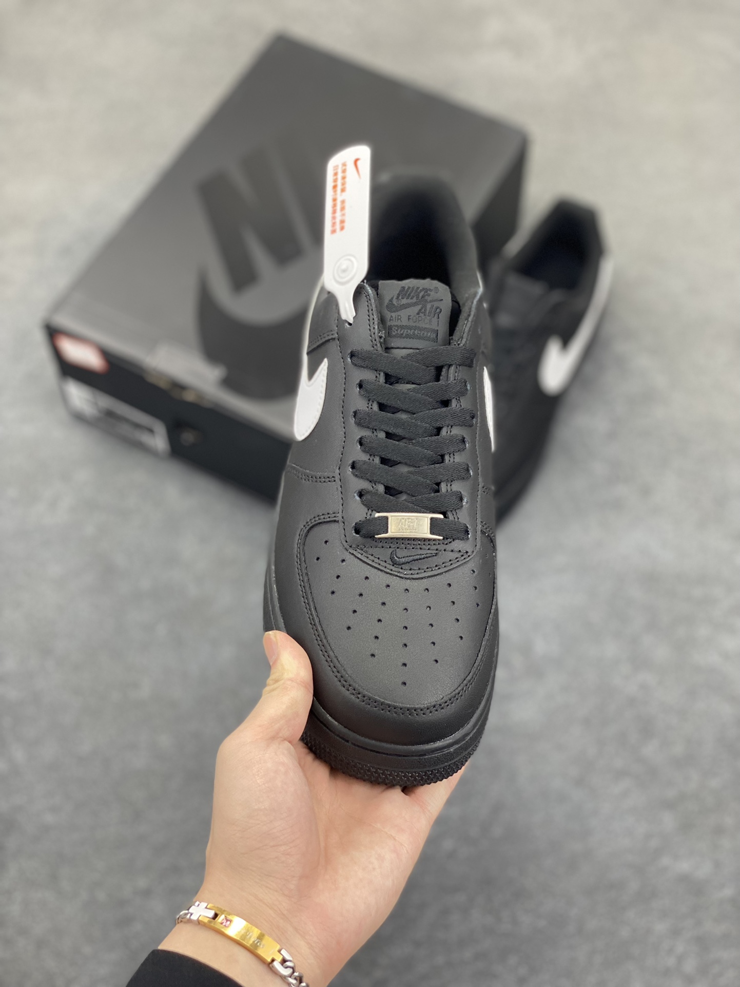 图片[2]-Nike Air Force 1 Low Supreme联名 空军一号低帮运动休闲板鞋 原楦头原纸板 打造纯正空军版型 专注外贸渠道 全掌内置蜂窝气垫 原盒配件 原厂中底钢印、拉帮完美 货号：CU9225-003 尺码：36 36.5 37.5 38 38.5 39 40 40.5 41 42 42.5 43 44 44.5 45-选品中心