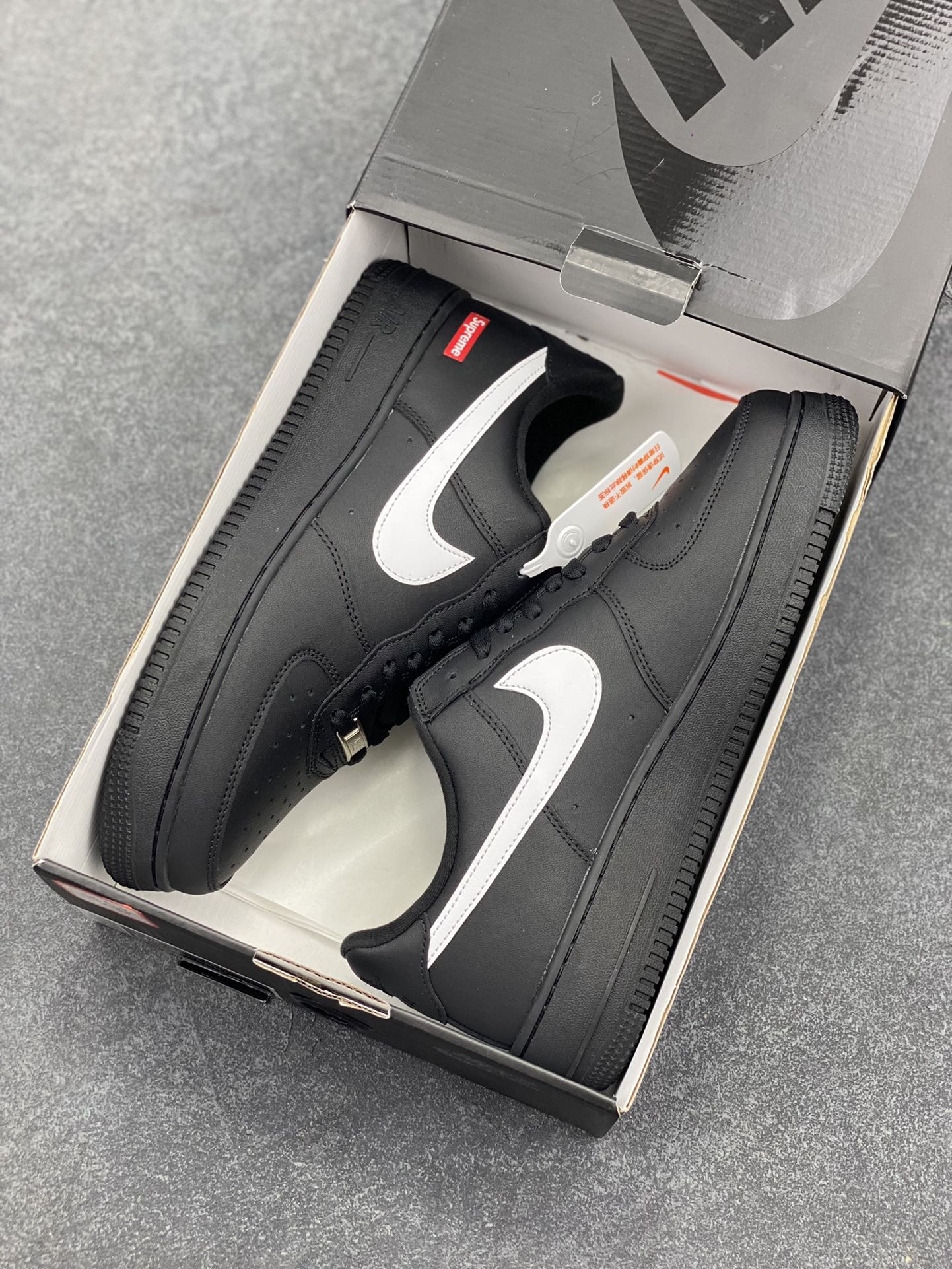 图片[9]-Nike Air Force 1 Low Supreme联名 空军一号低帮运动休闲板鞋 原楦头原纸板 打造纯正空军版型 专注外贸渠道 全掌内置蜂窝气垫 原盒配件 原厂中底钢印、拉帮完美 货号：CU9225-003 尺码：36 36.5 37.5 38 38.5 39 40 40.5 41 42 42.5 43 44 44.5 45-选品中心