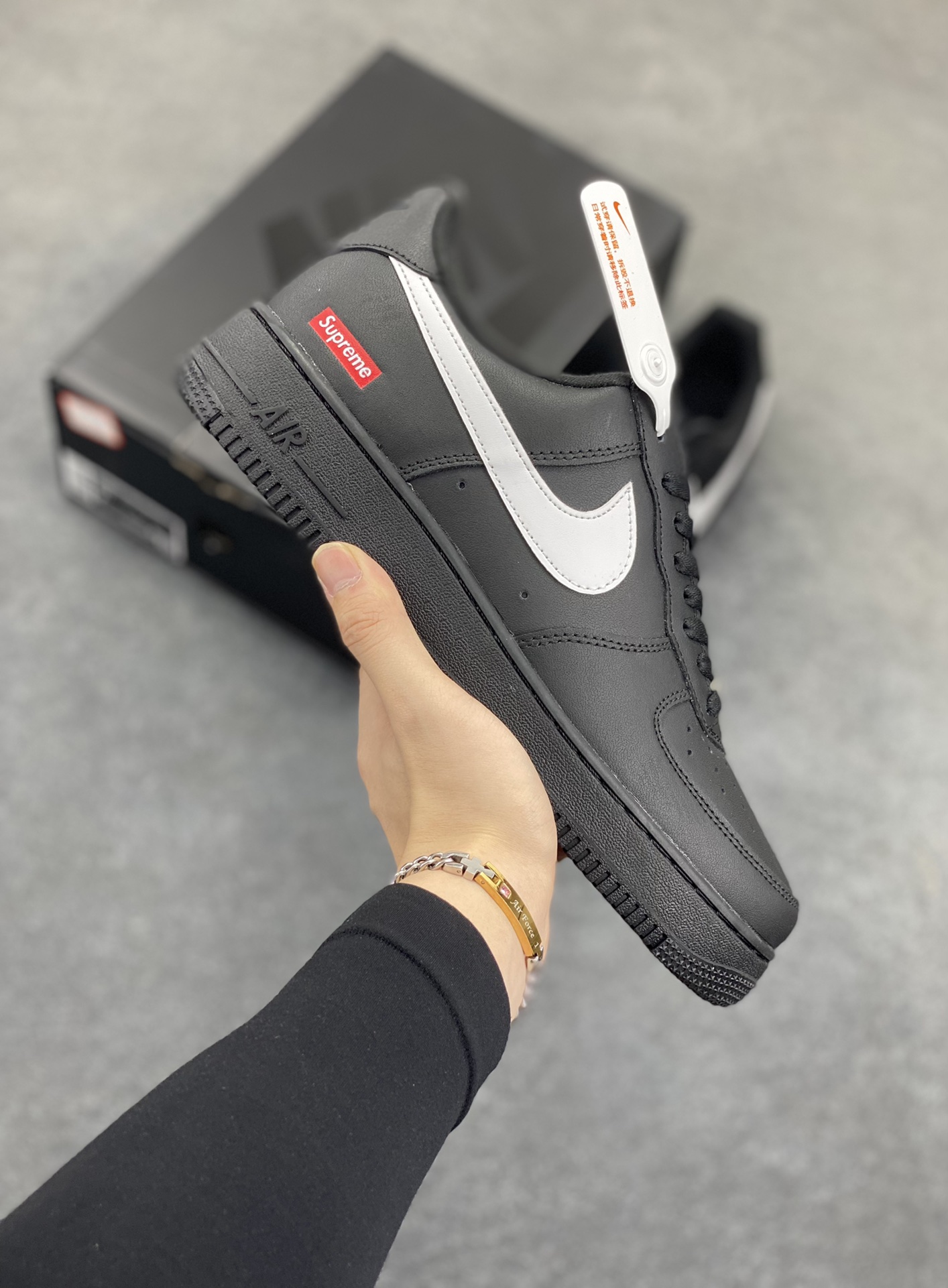 Nike Air Force 1 Low Supreme联名 空军一号低帮运动休闲板鞋 原楦头原纸板 打造纯正空军版型 专注外贸渠道 全掌内置蜂窝气垫 原盒配件 原厂中底钢印、拉帮完美 货号：CU9225-003 尺码：36 36.5 37.5 38 38.5 39 40 40.5 41 42 42.5 43 44 44.5 45-选品中心