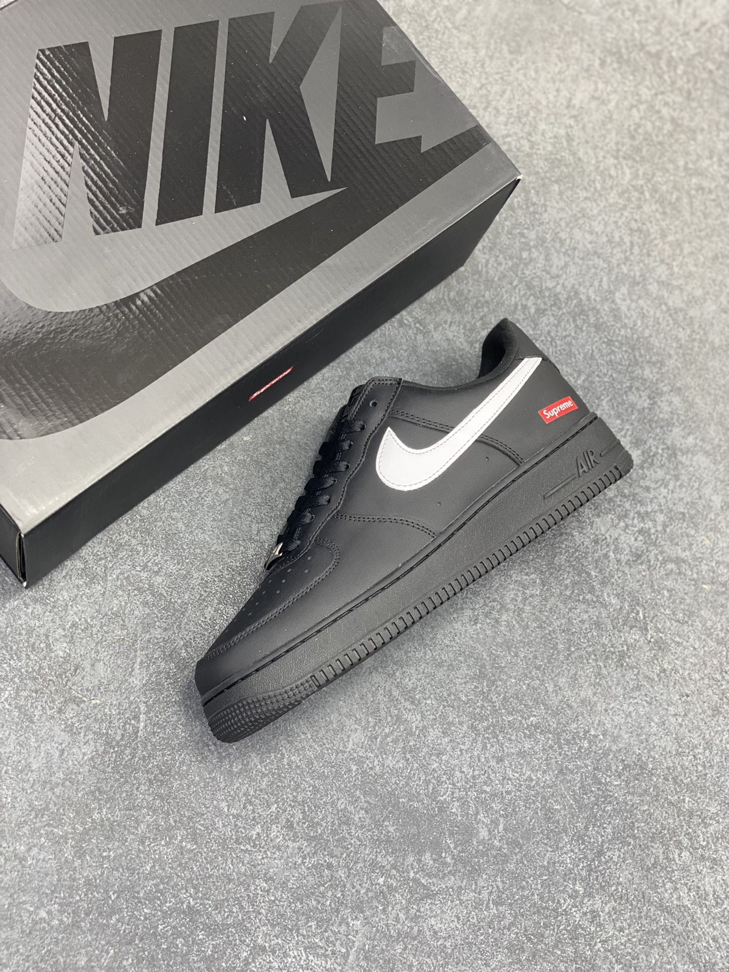 图片[7]-Nike Air Force 1 Low Supreme联名 空军一号低帮运动休闲板鞋 原楦头原纸板 打造纯正空军版型 专注外贸渠道 全掌内置蜂窝气垫 原盒配件 原厂中底钢印、拉帮完美 货号：CU9225-003 尺码：36 36.5 37.5 38 38.5 39 40 40.5 41 42 42.5 43 44 44.5 45-选品中心